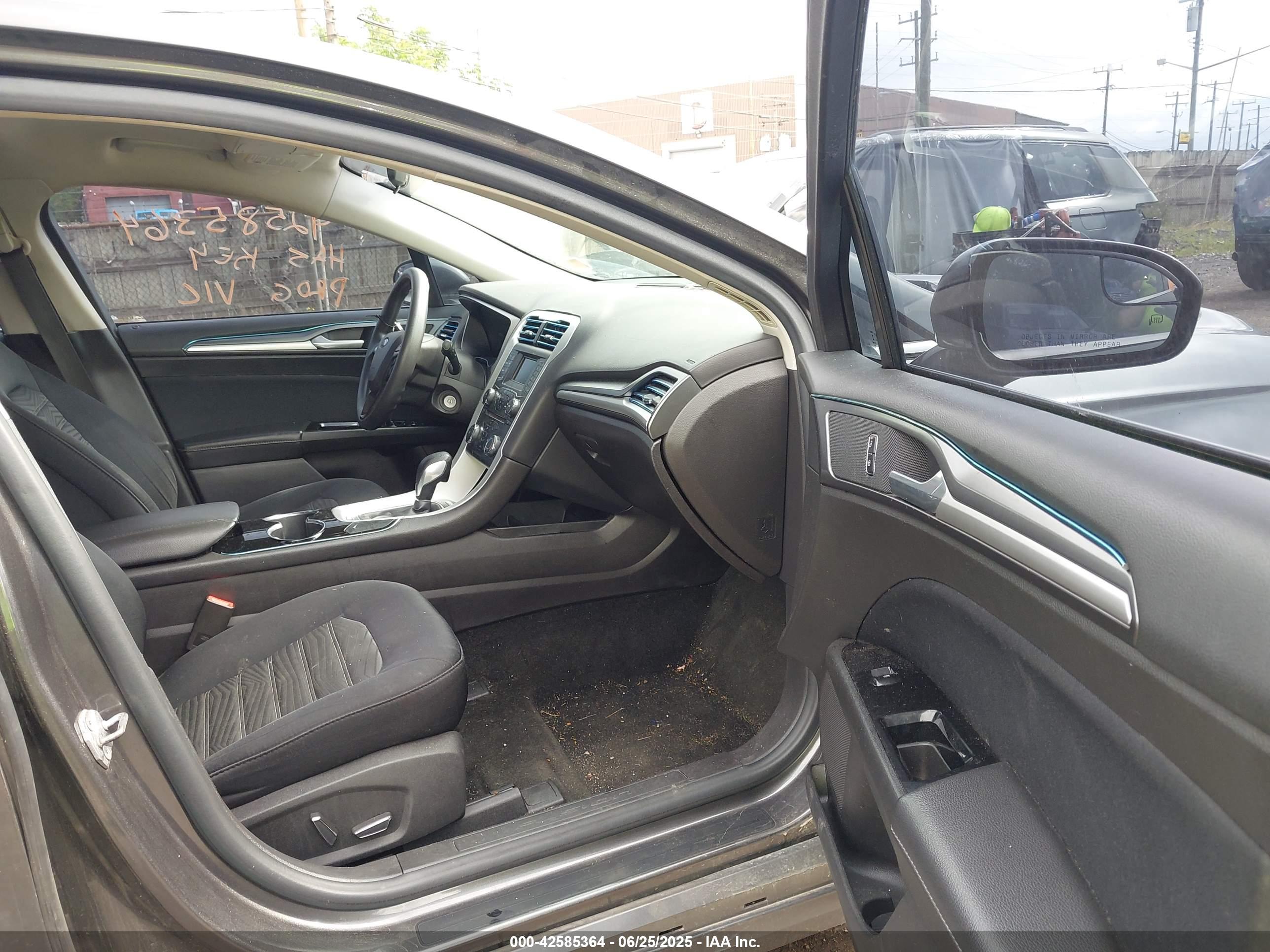 FORD FUSION image 5