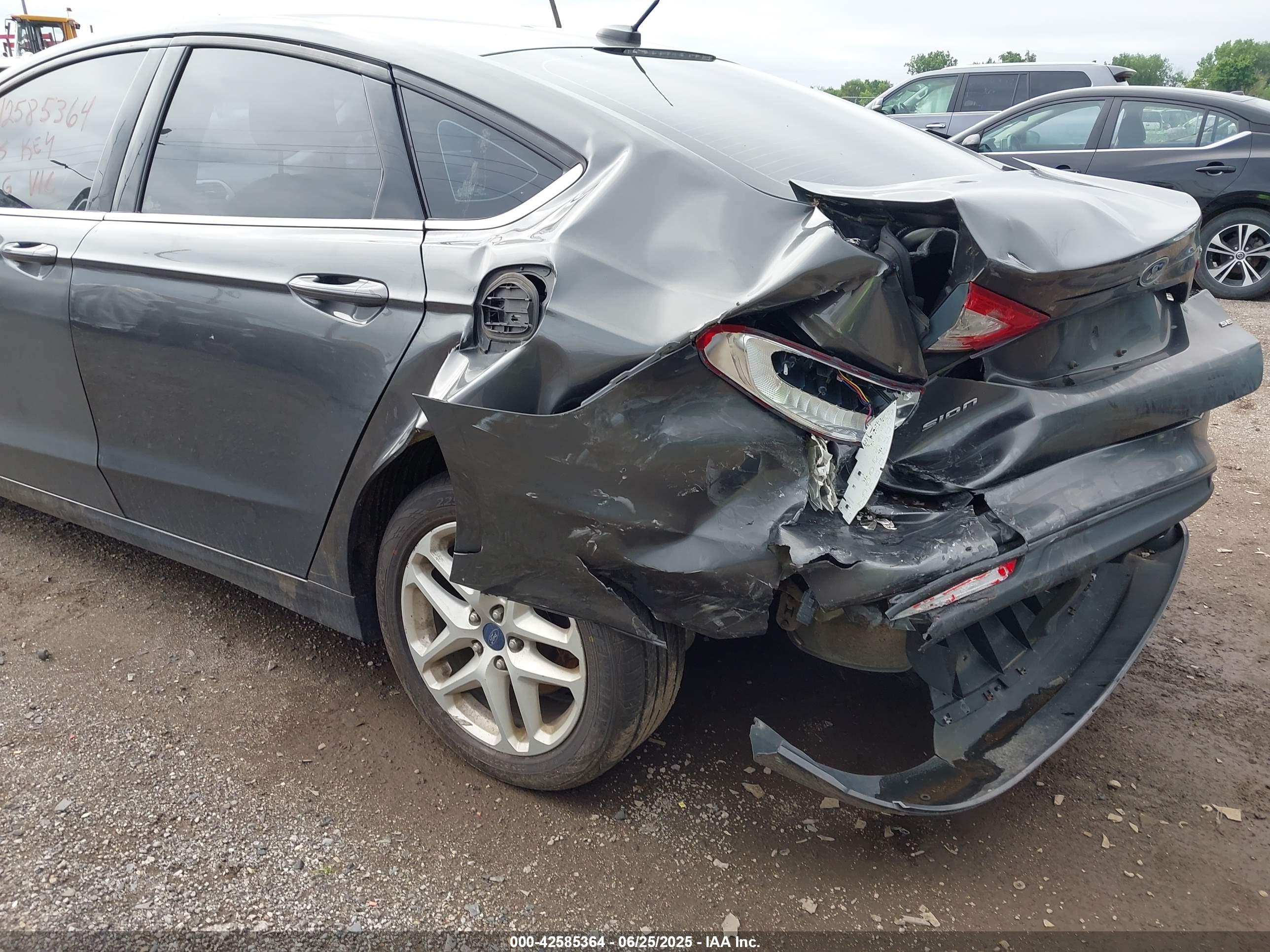 FORD FUSION image 6