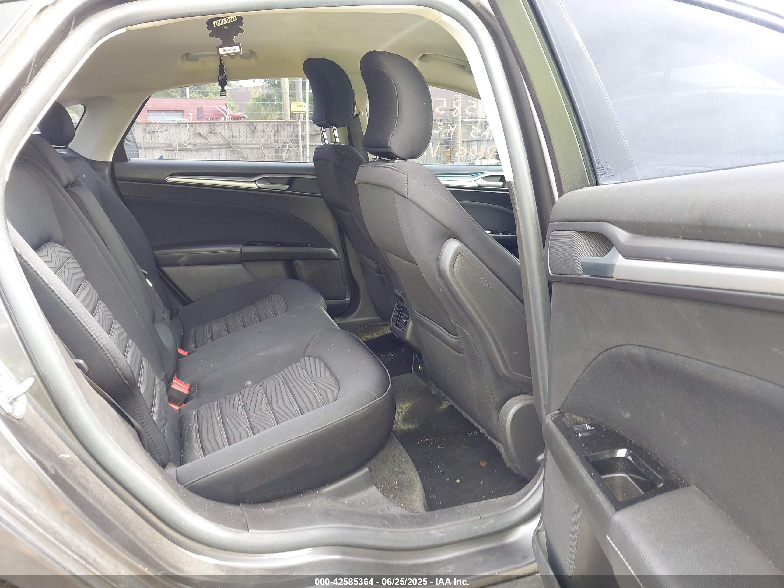 FORD FUSION image 8