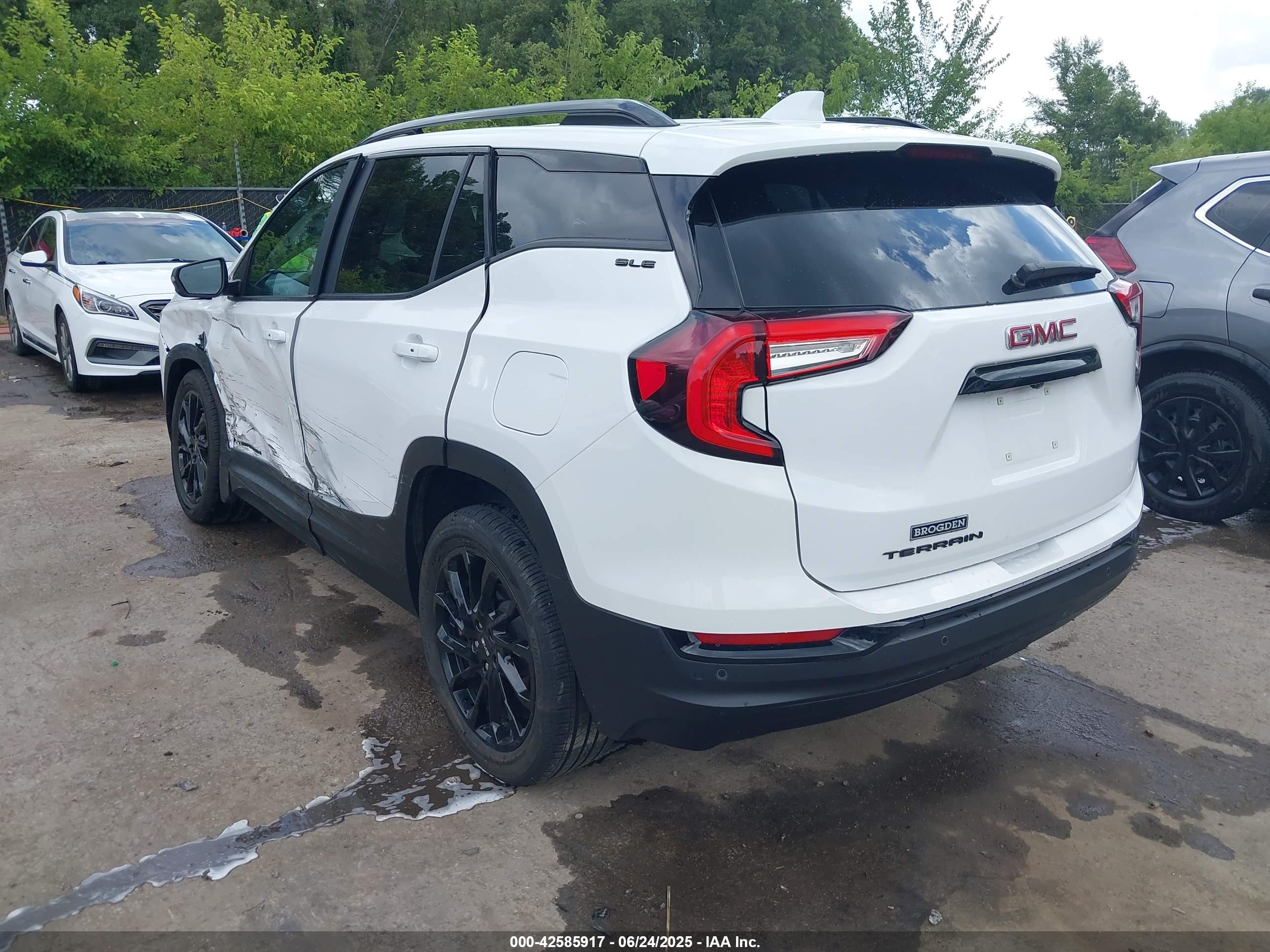 GMC TERRAIN image 3