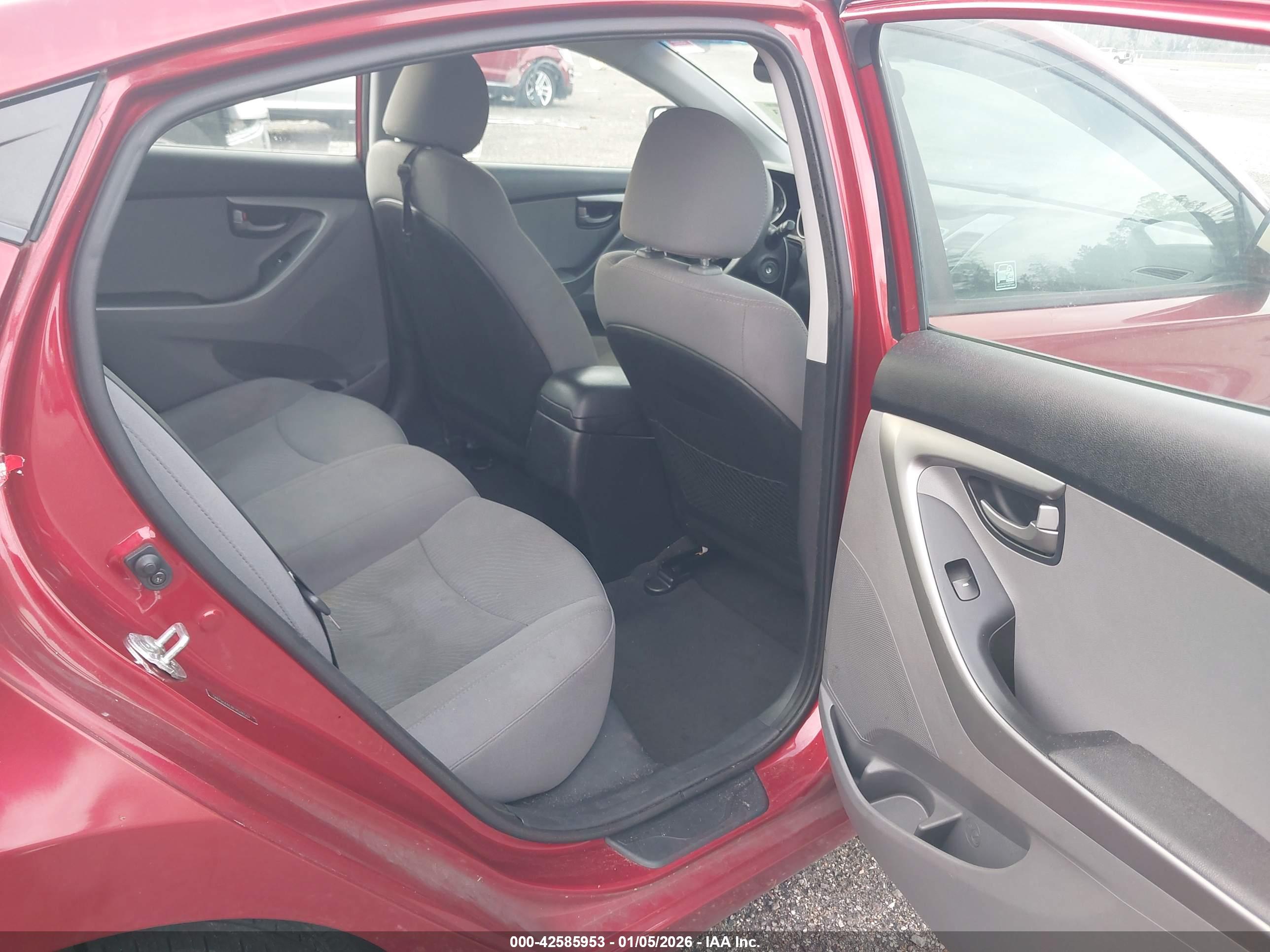 HYUNDAI ELANTRA image 8