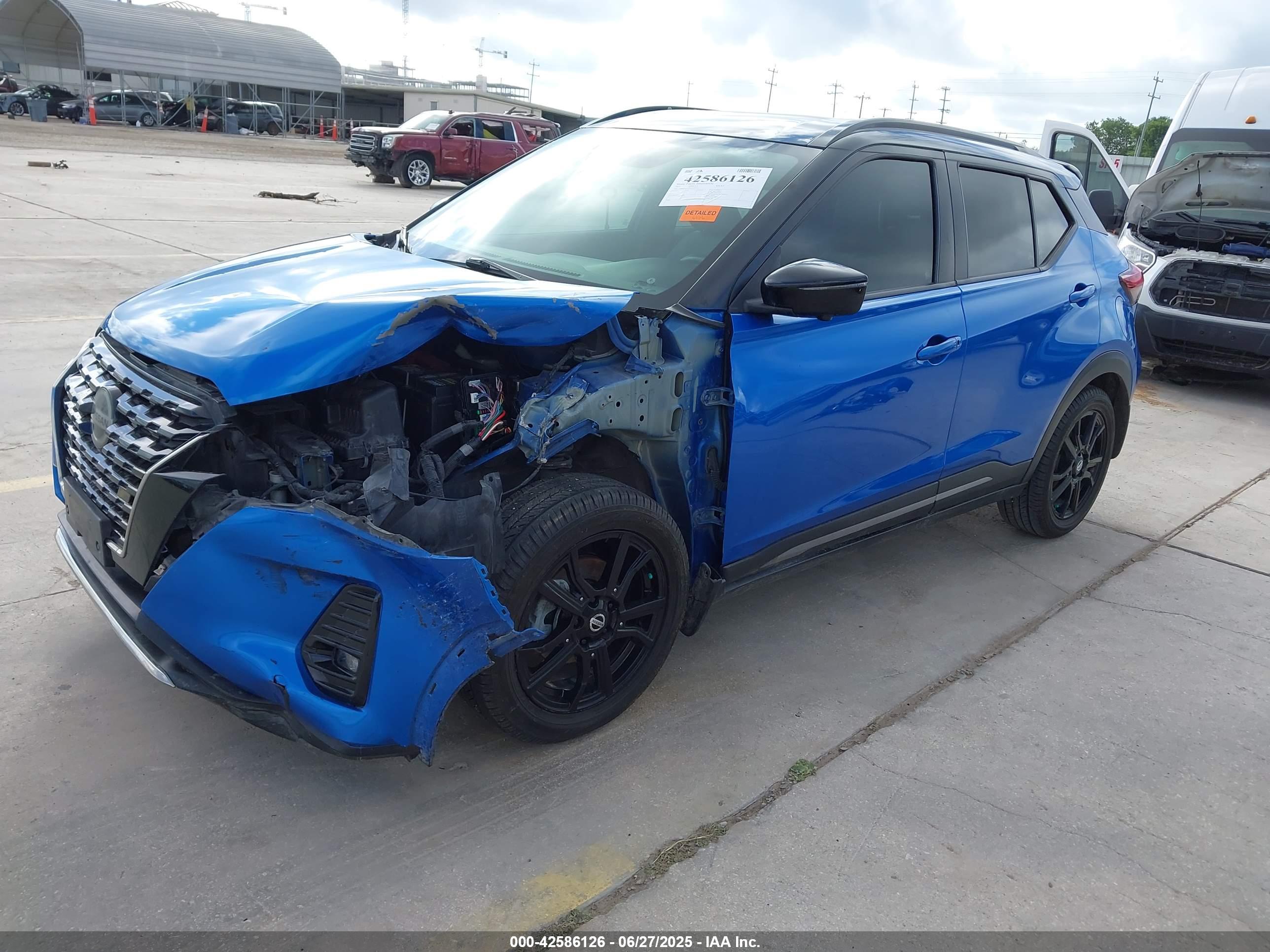 NISSAN KICKS image 2