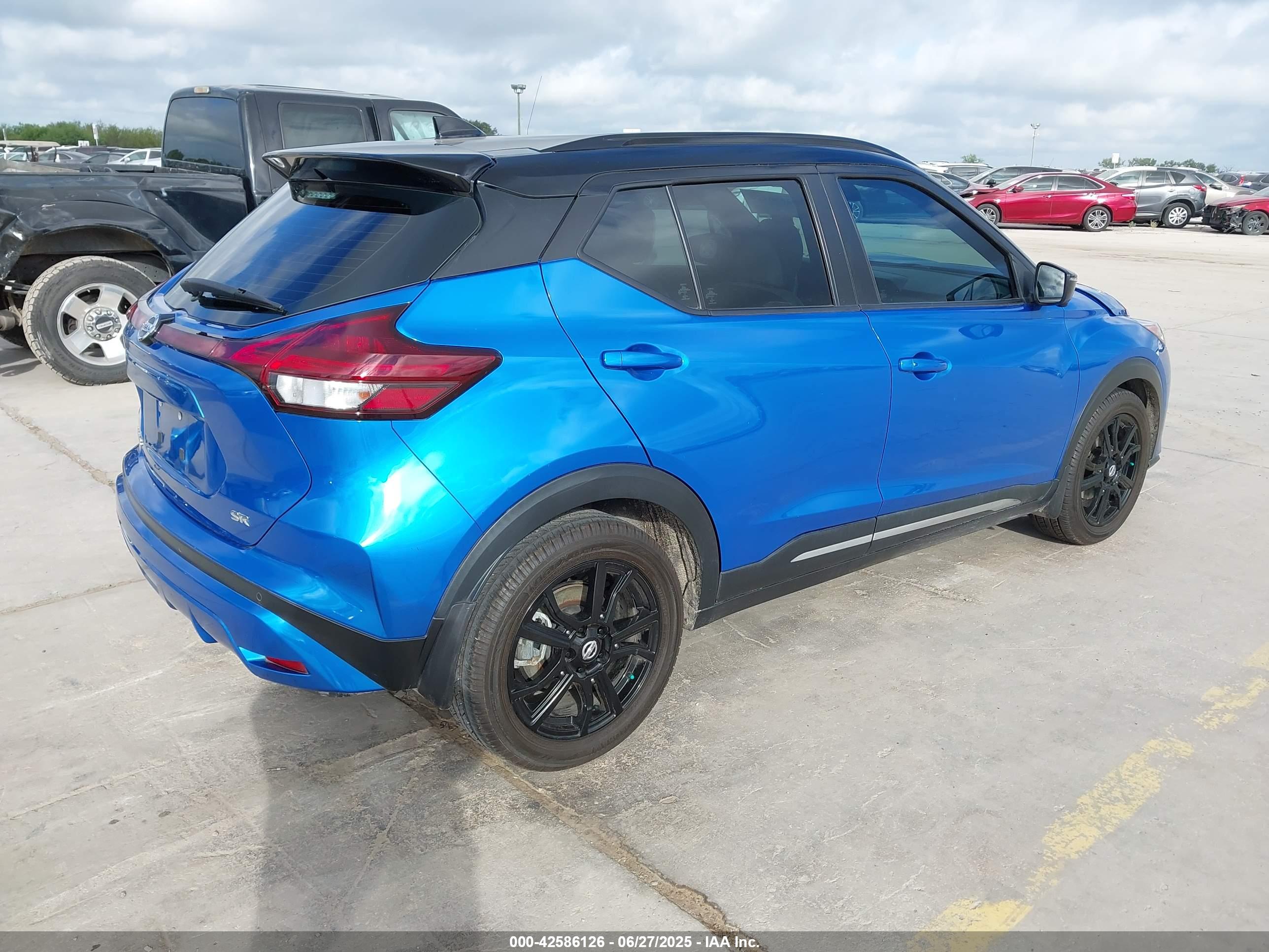 NISSAN KICKS image 4