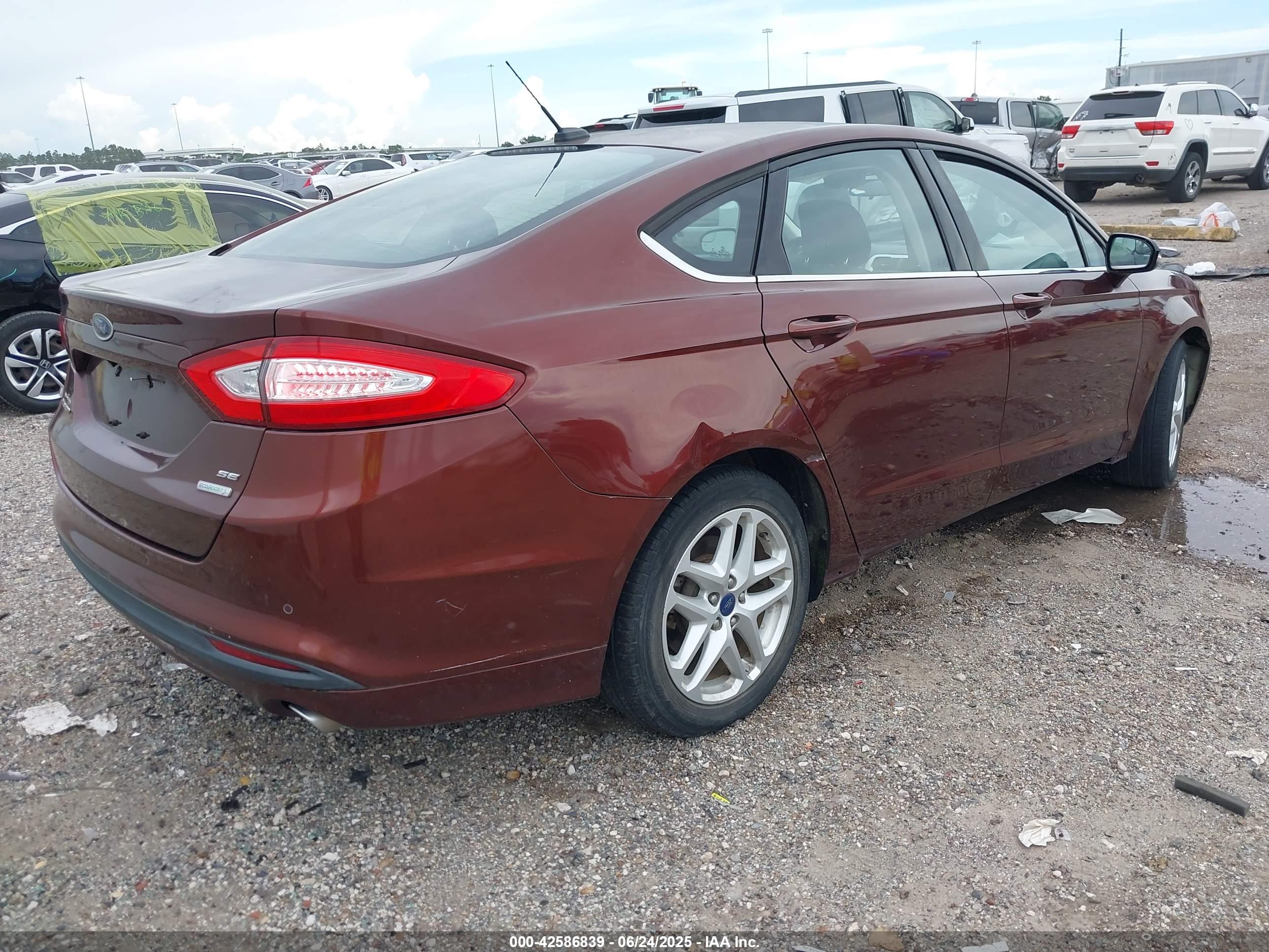 FORD FUSION image 4