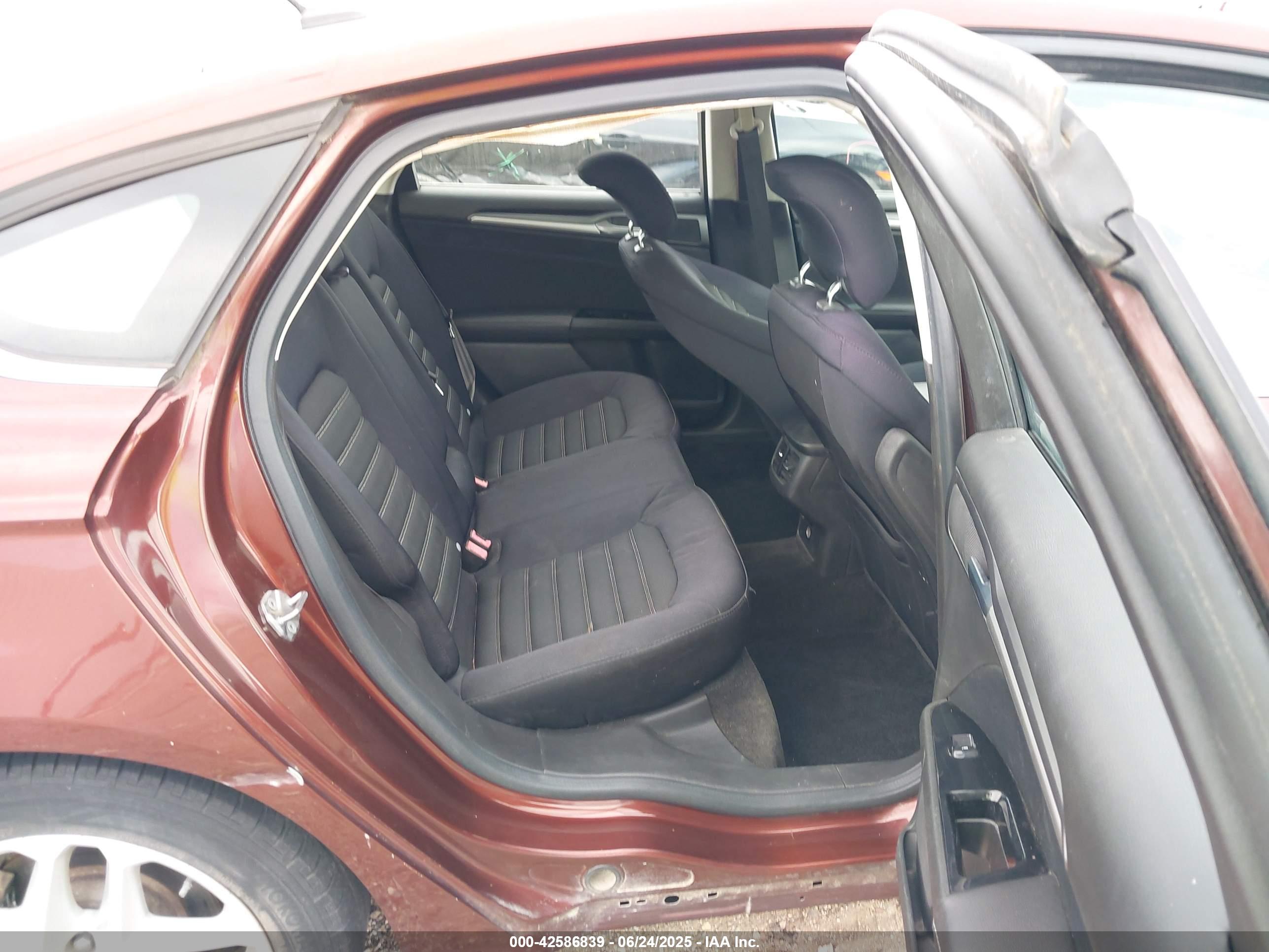 FORD FUSION image 8