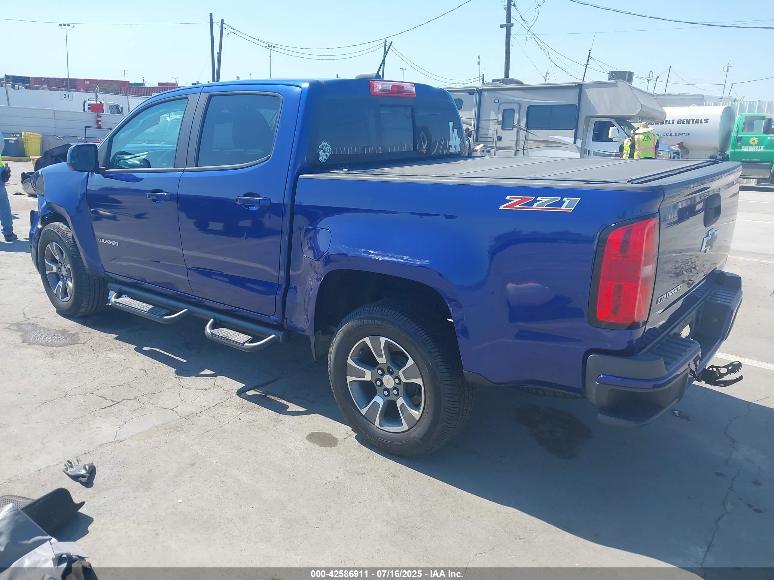 CHEVROLET COLORADO image 3