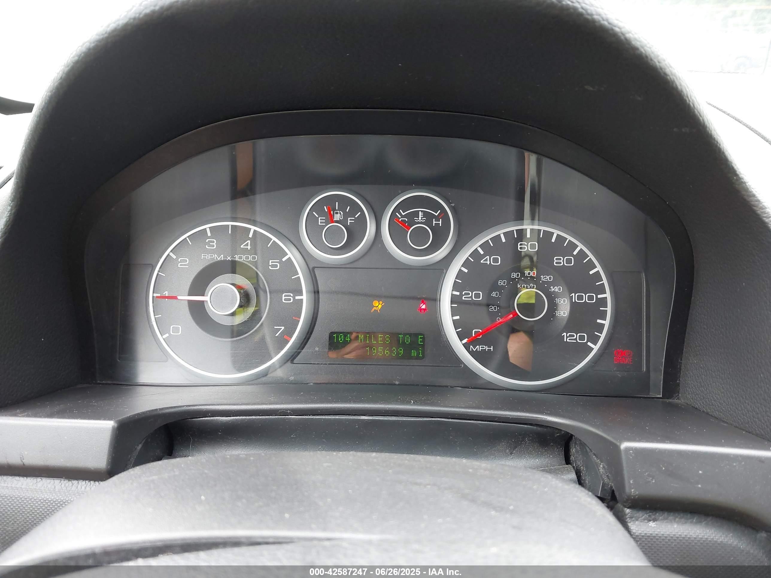 FORD FUSION image 7