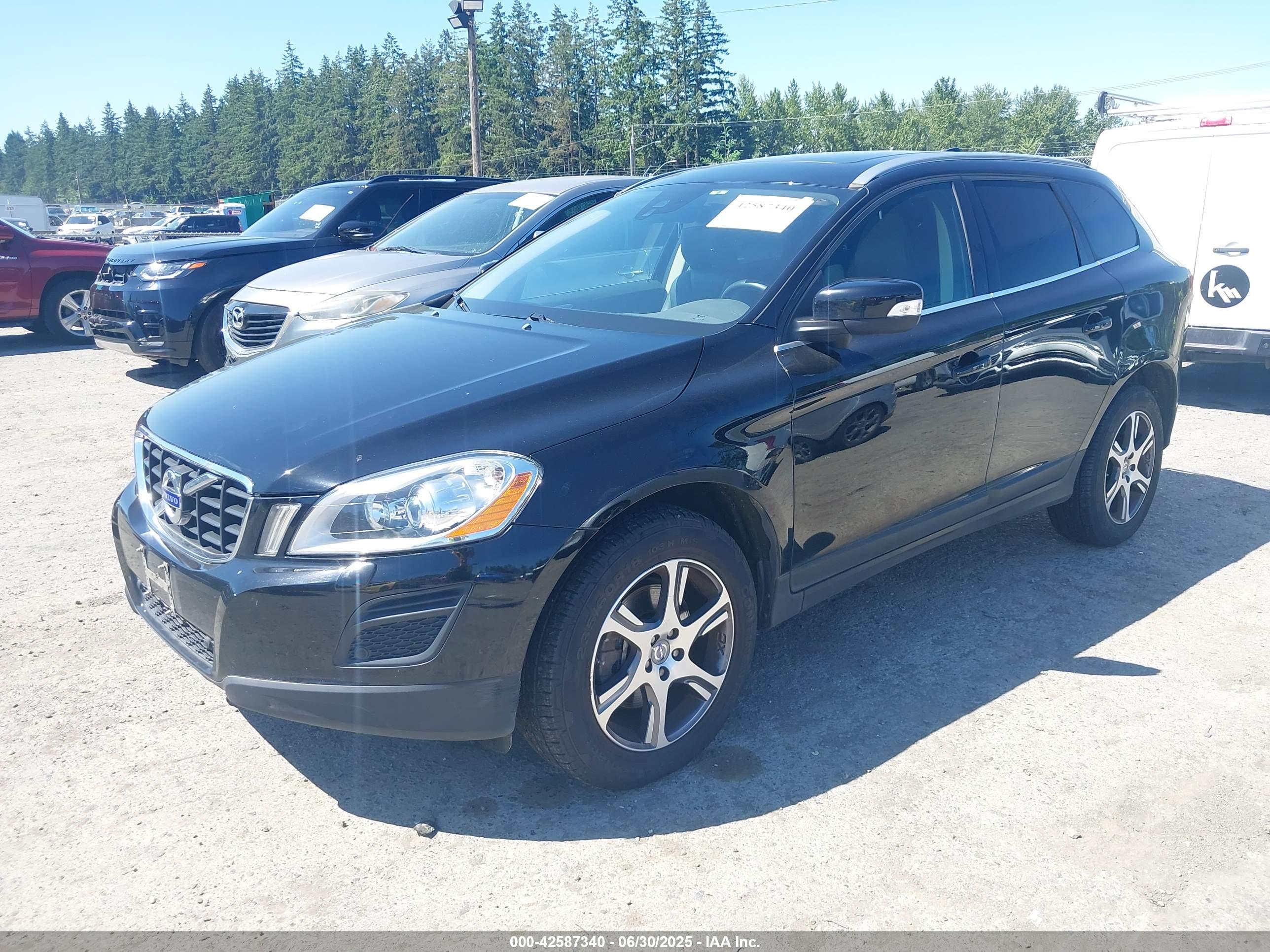 VOLVO XC60 image 2