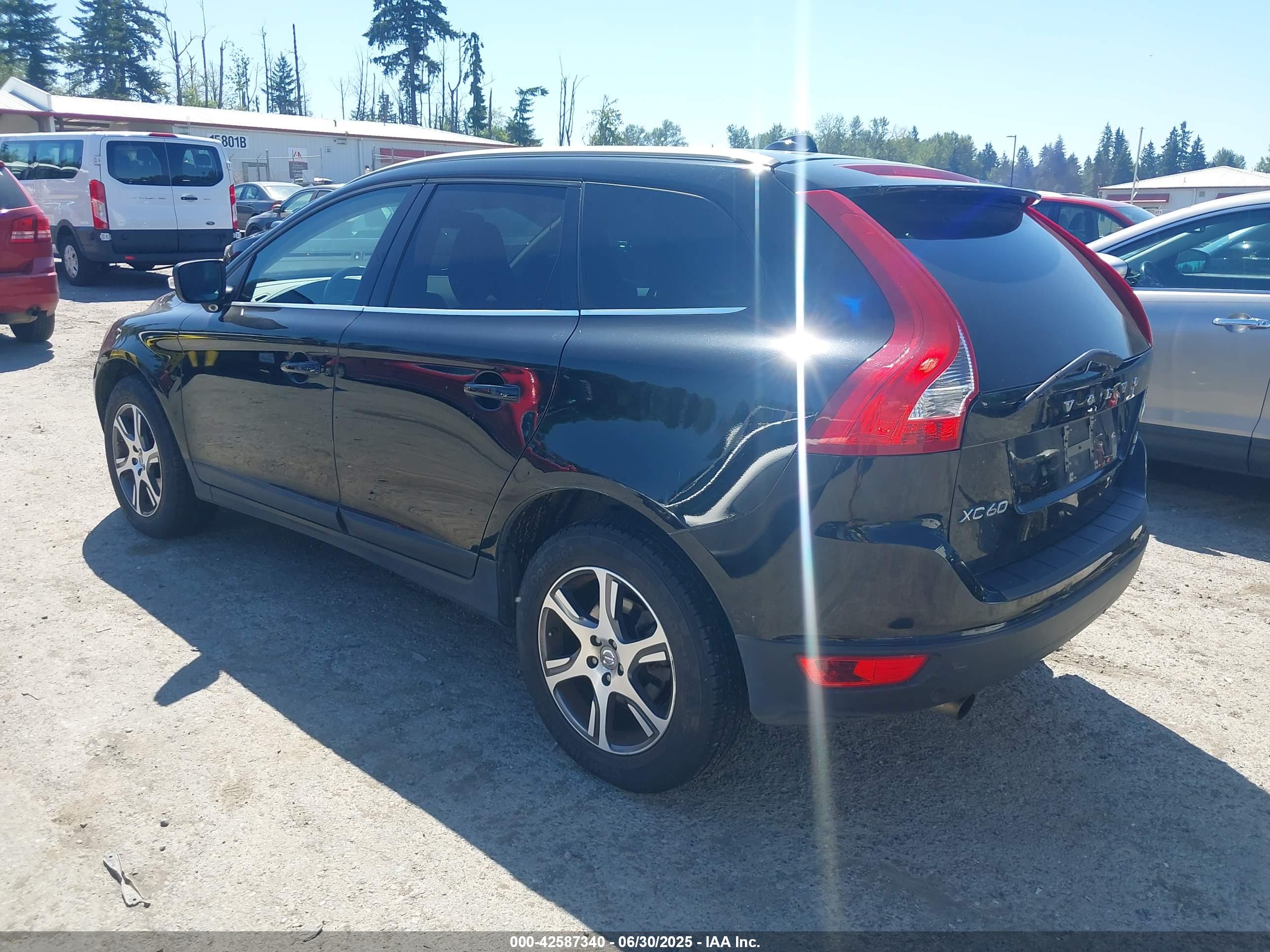 VOLVO XC60 image 3