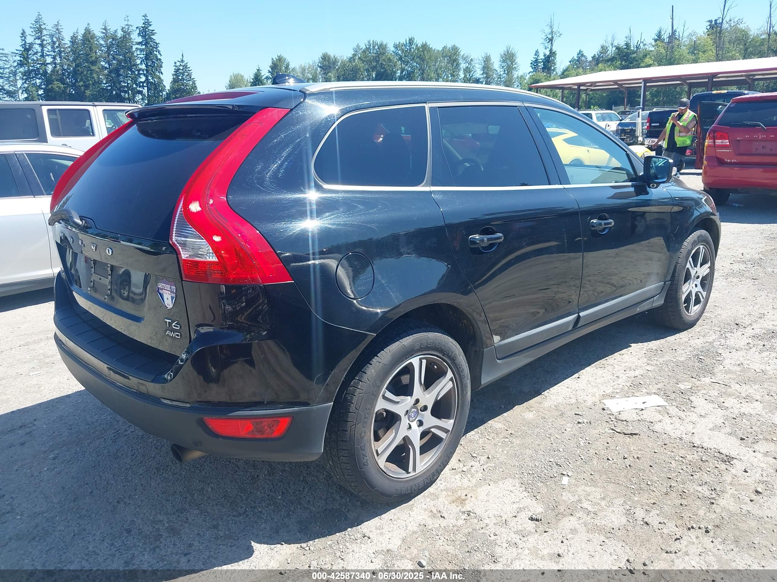 VOLVO XC60 image 4