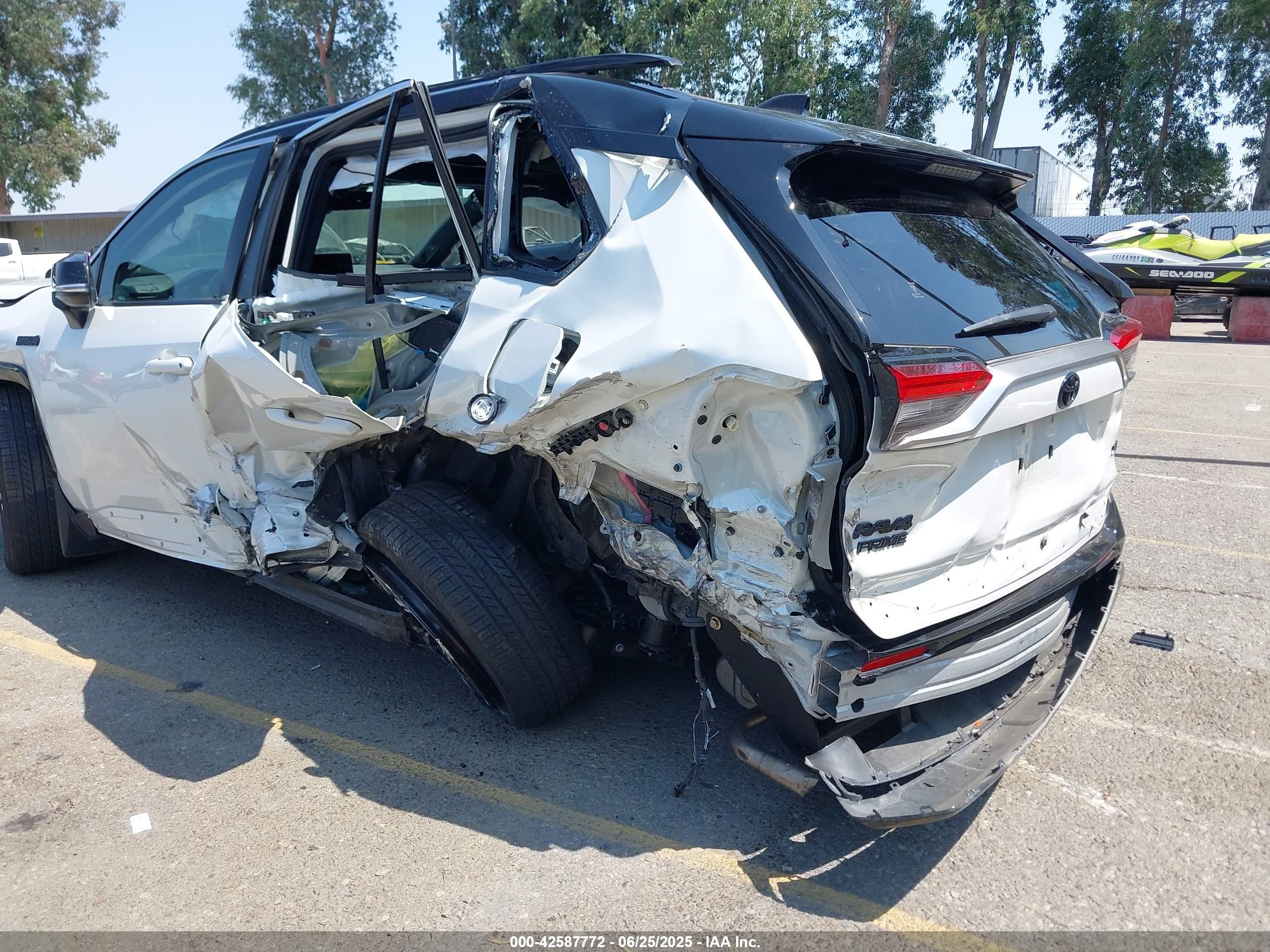 TOYOTA RAV4 image 6