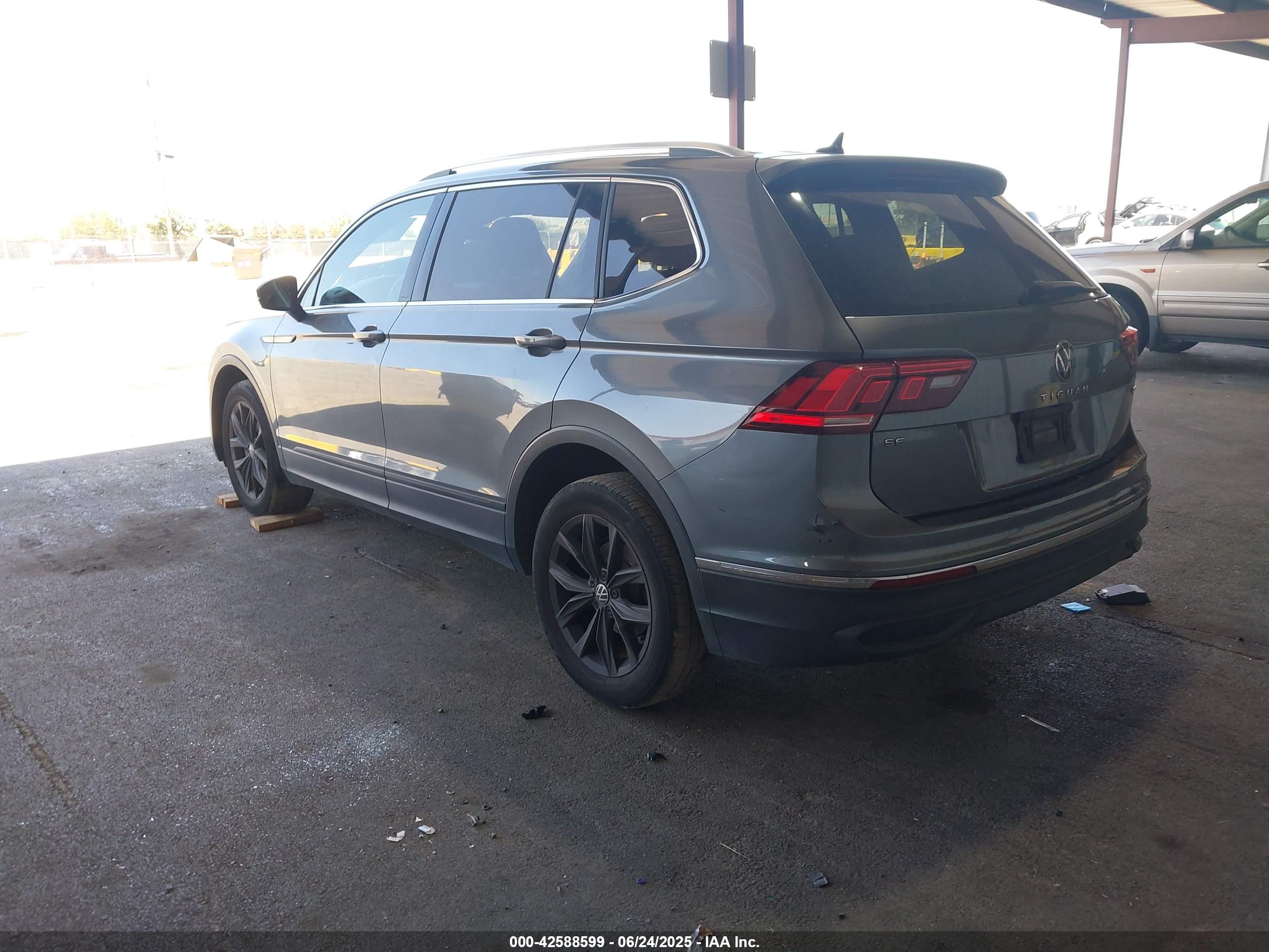 VOLKSWAGEN TIGUAN image 3