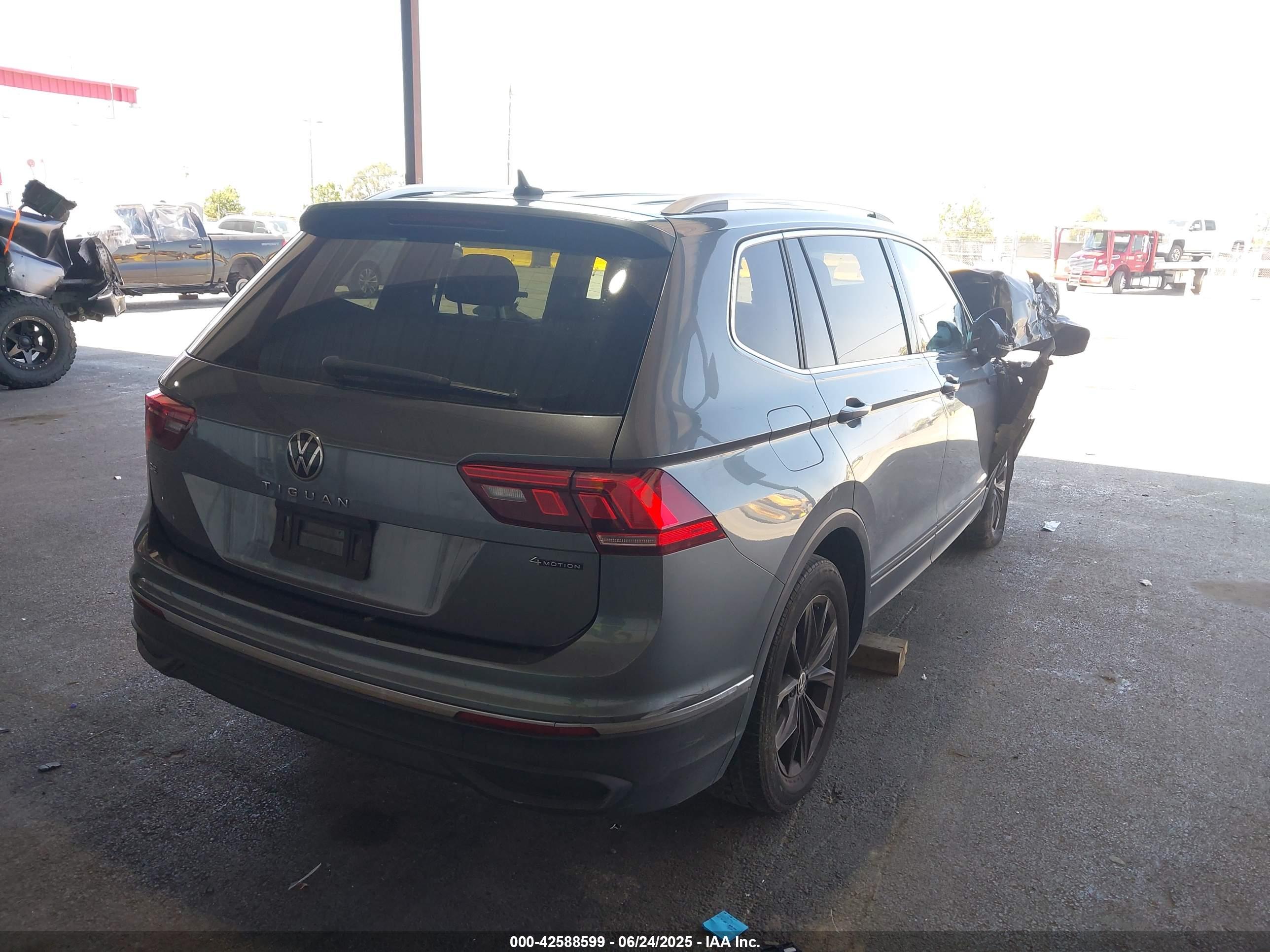 VOLKSWAGEN TIGUAN image 4