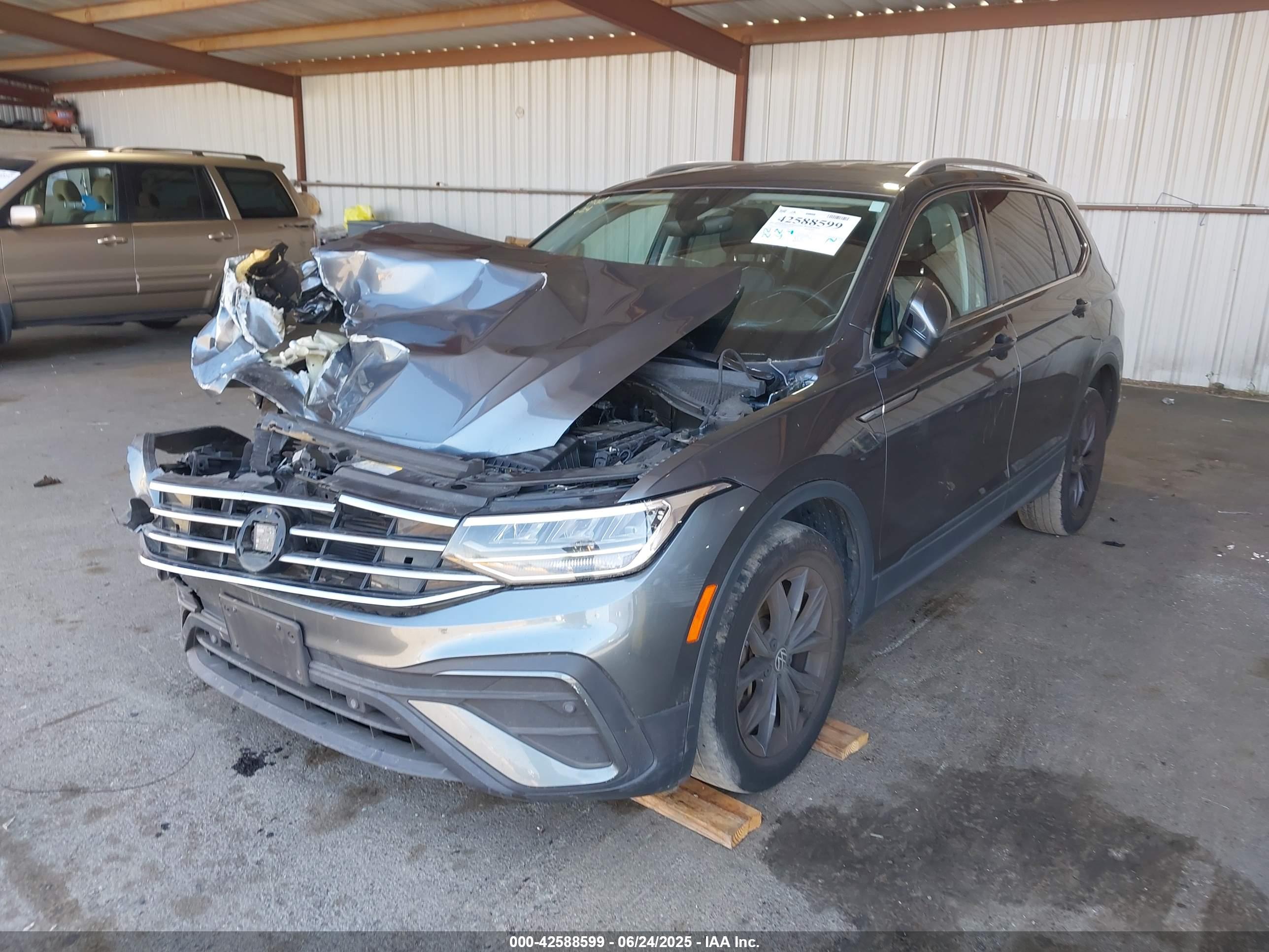 VOLKSWAGEN TIGUAN image 6