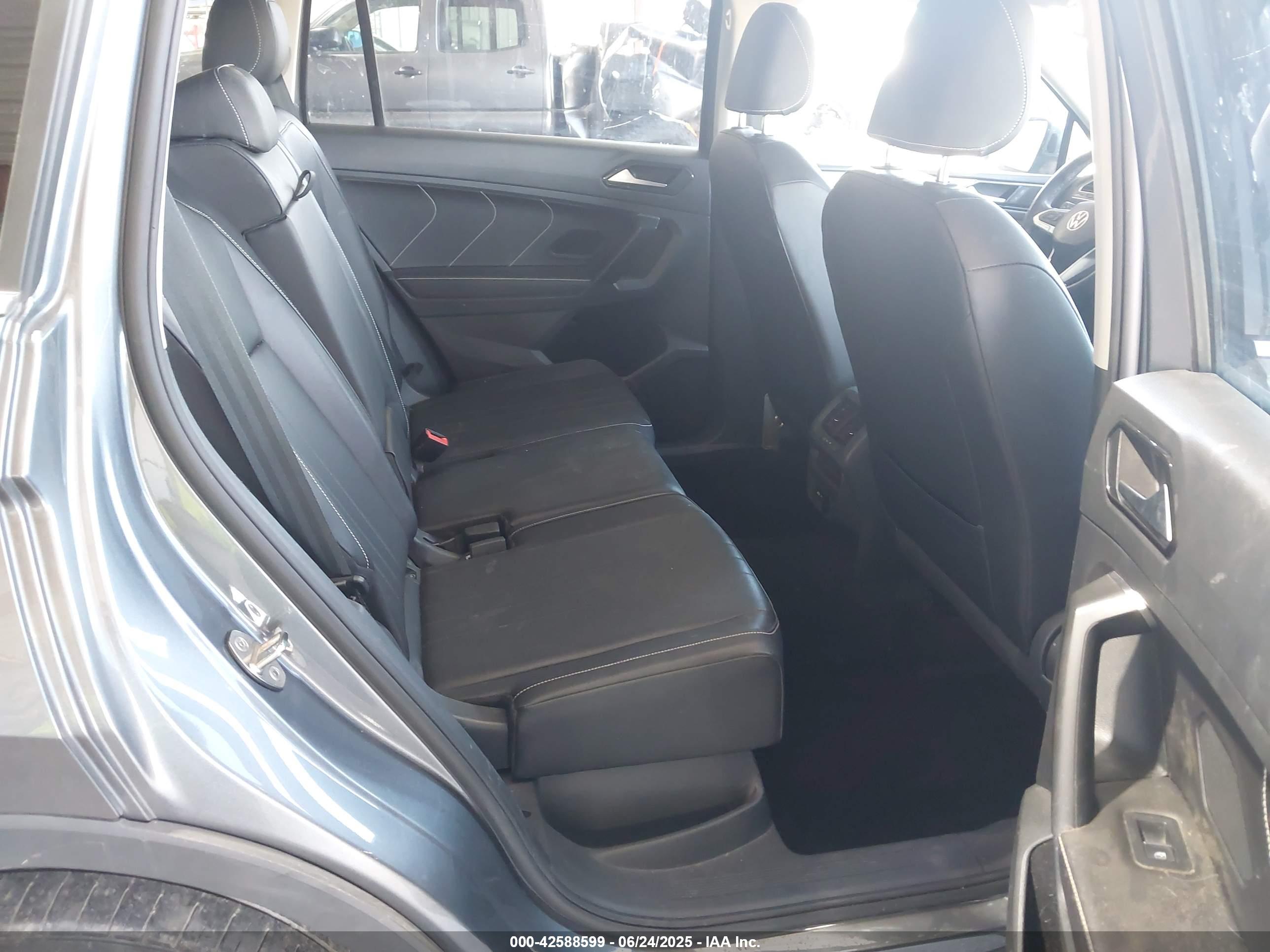 VOLKSWAGEN TIGUAN image 8