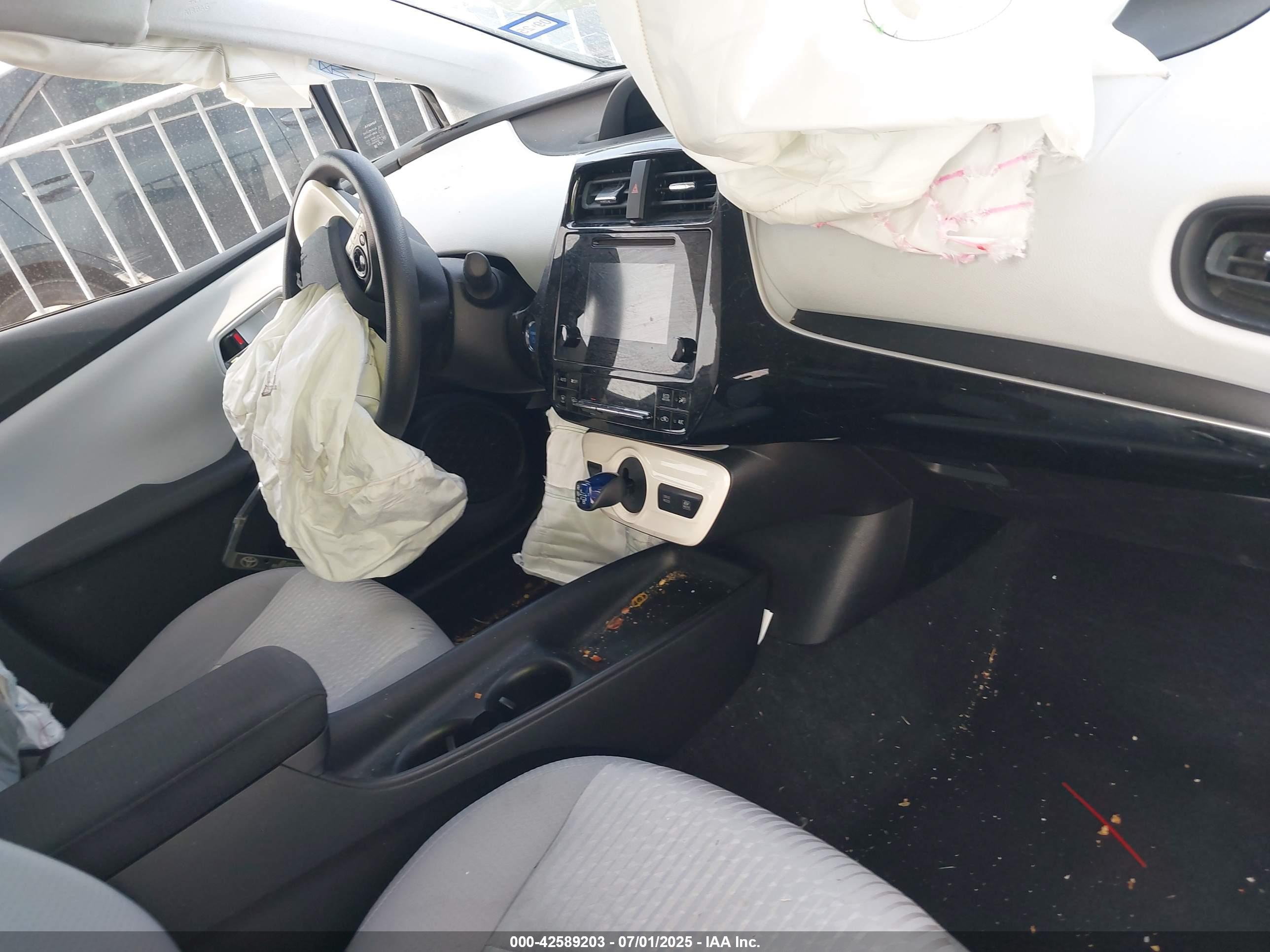 TOYOTA PRIUS image 5