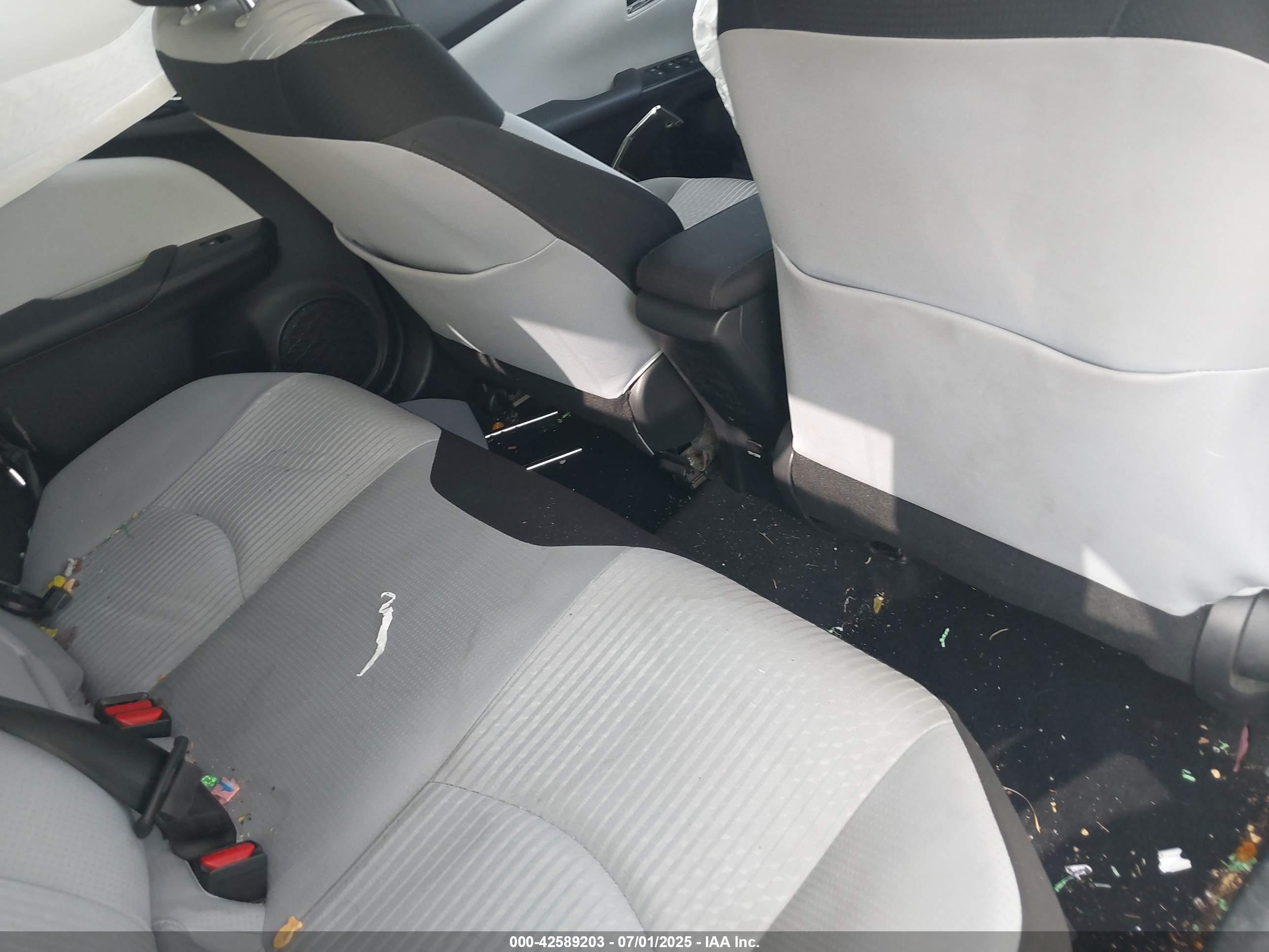 TOYOTA PRIUS image 8