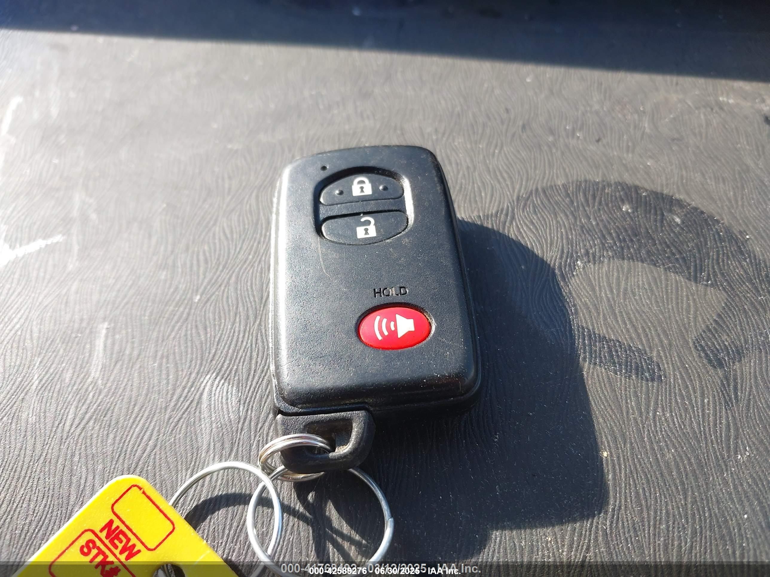 TOYOTA PRIUS image 11