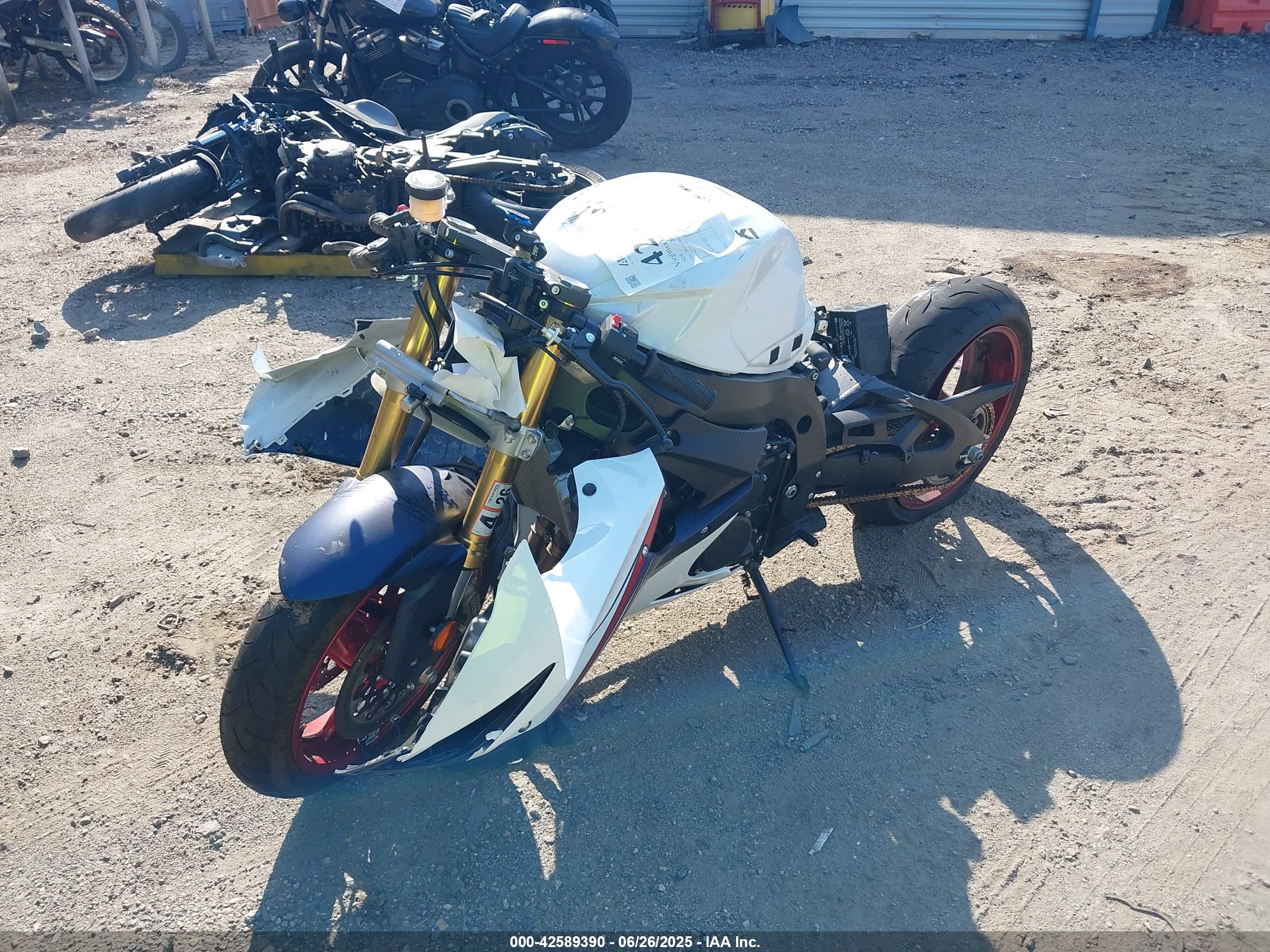 SUZUKI GSX-R750 image 2