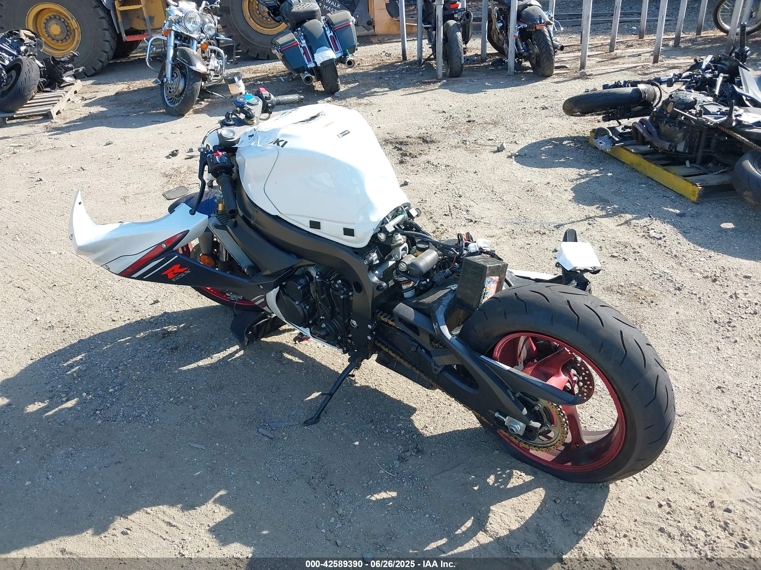 SUZUKI GSX-R750 image 3