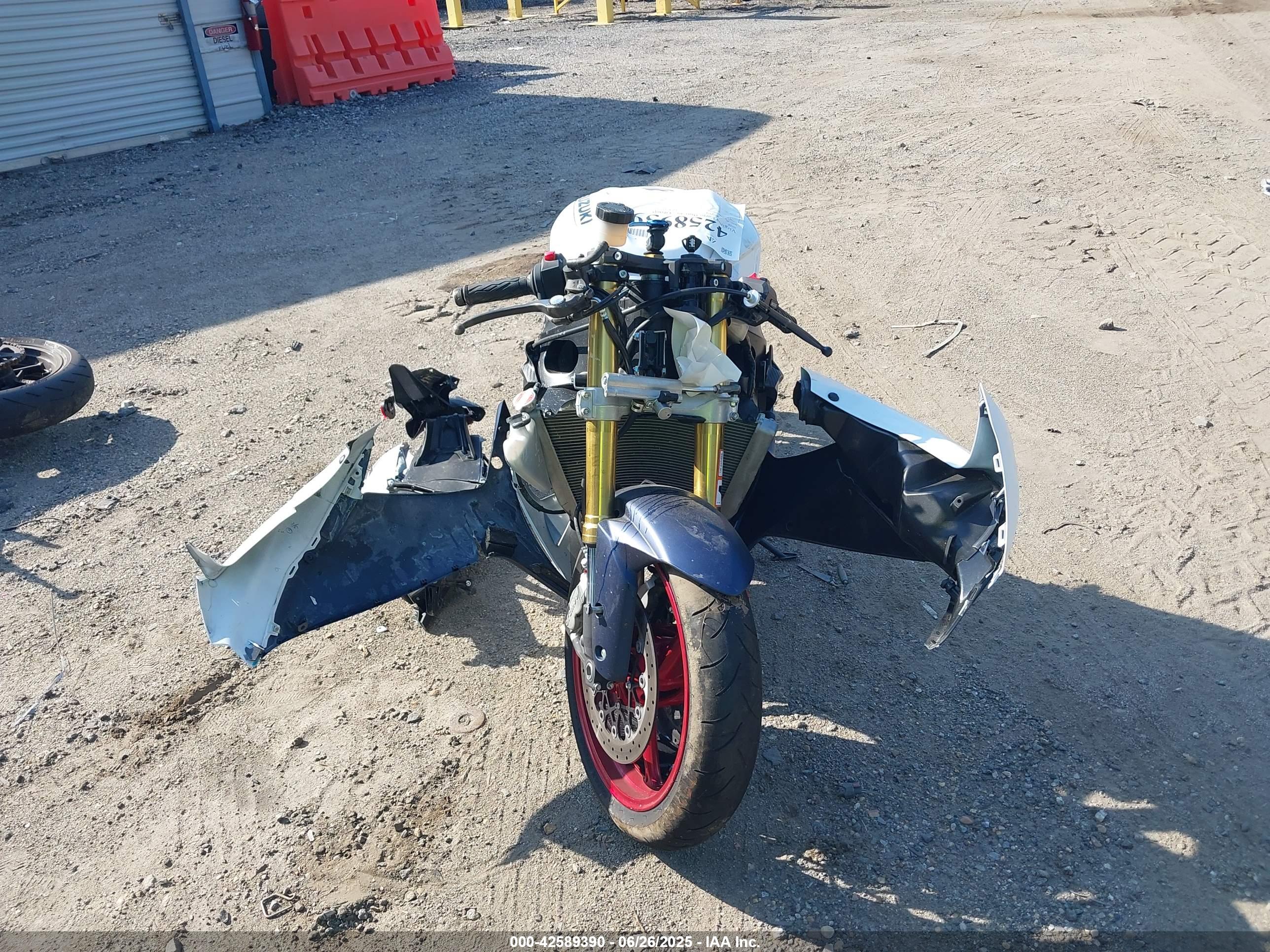 SUZUKI GSX-R750 image 5