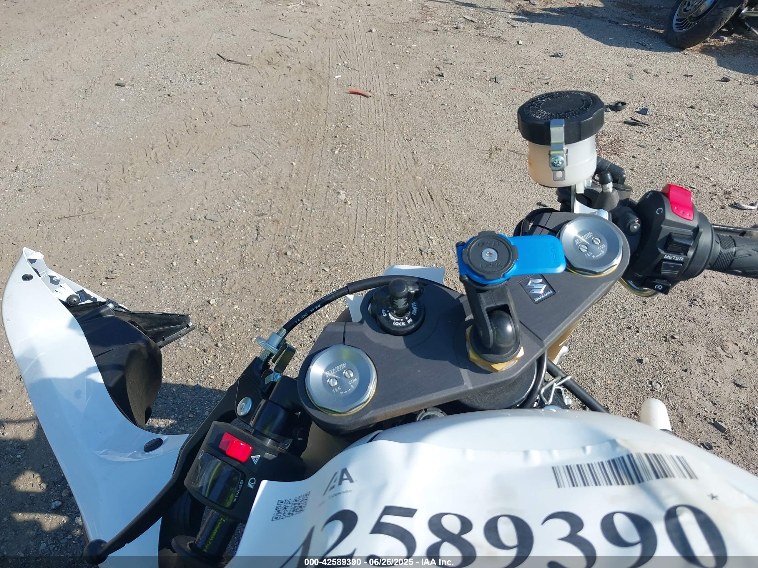 SUZUKI GSX-R750 image 7