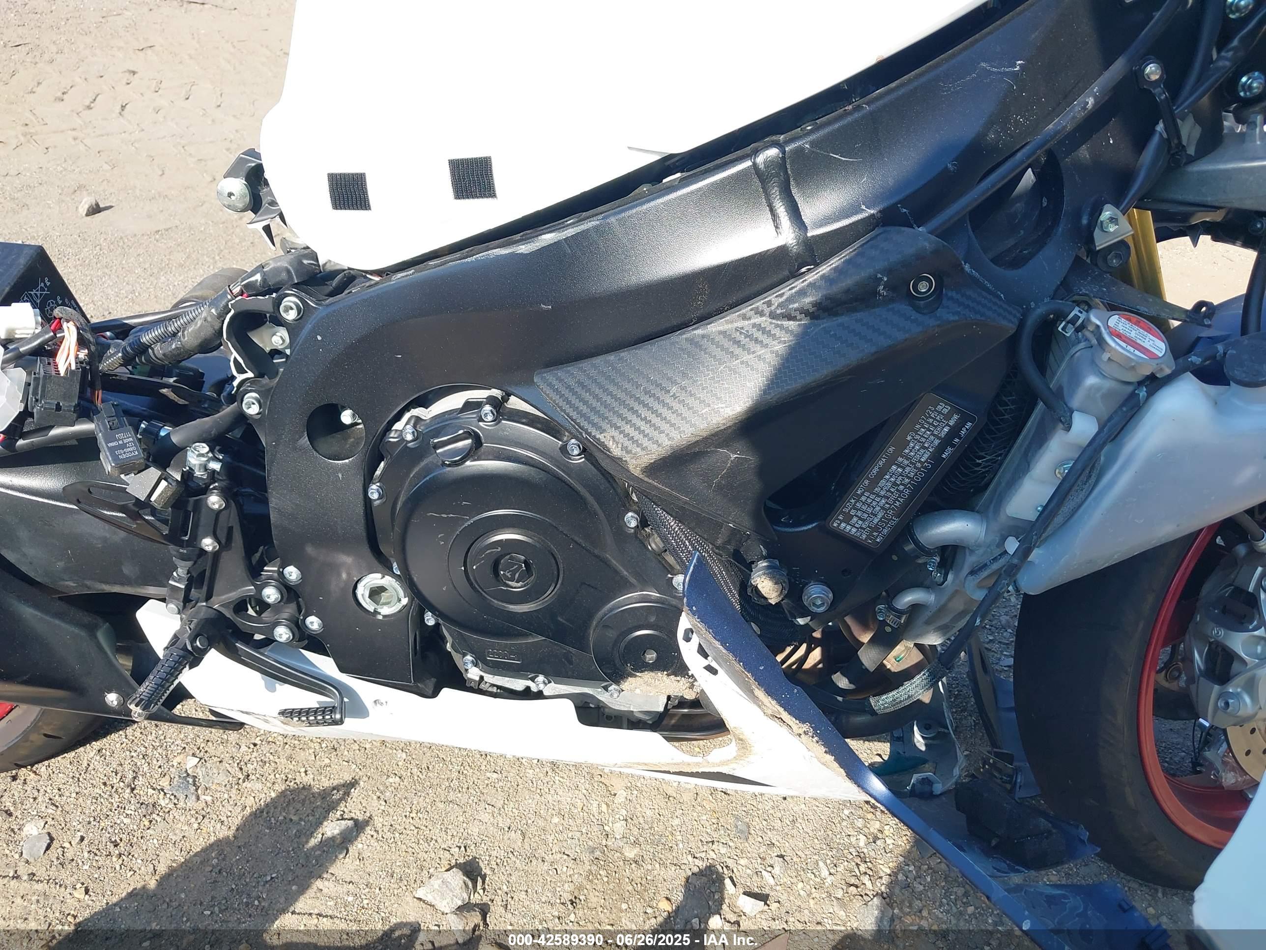 SUZUKI GSX-R750 image 8