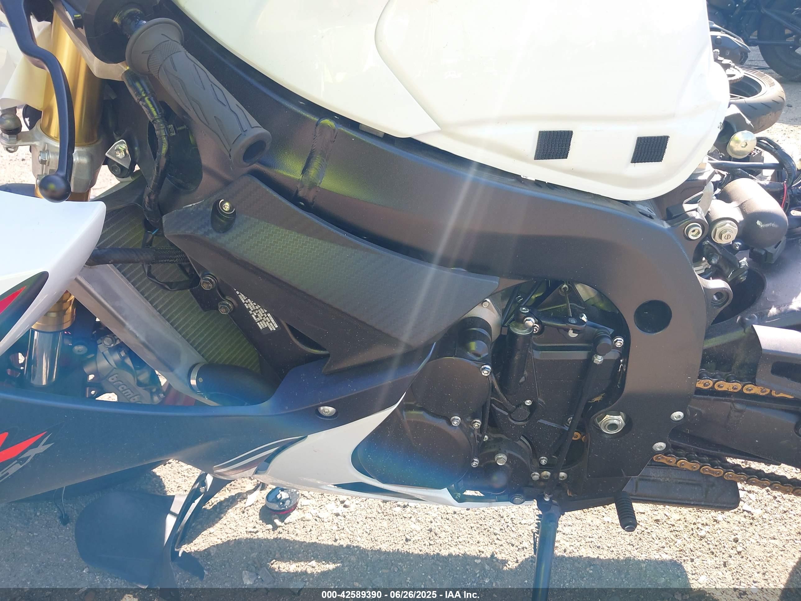 SUZUKI GSX-R750 image 9