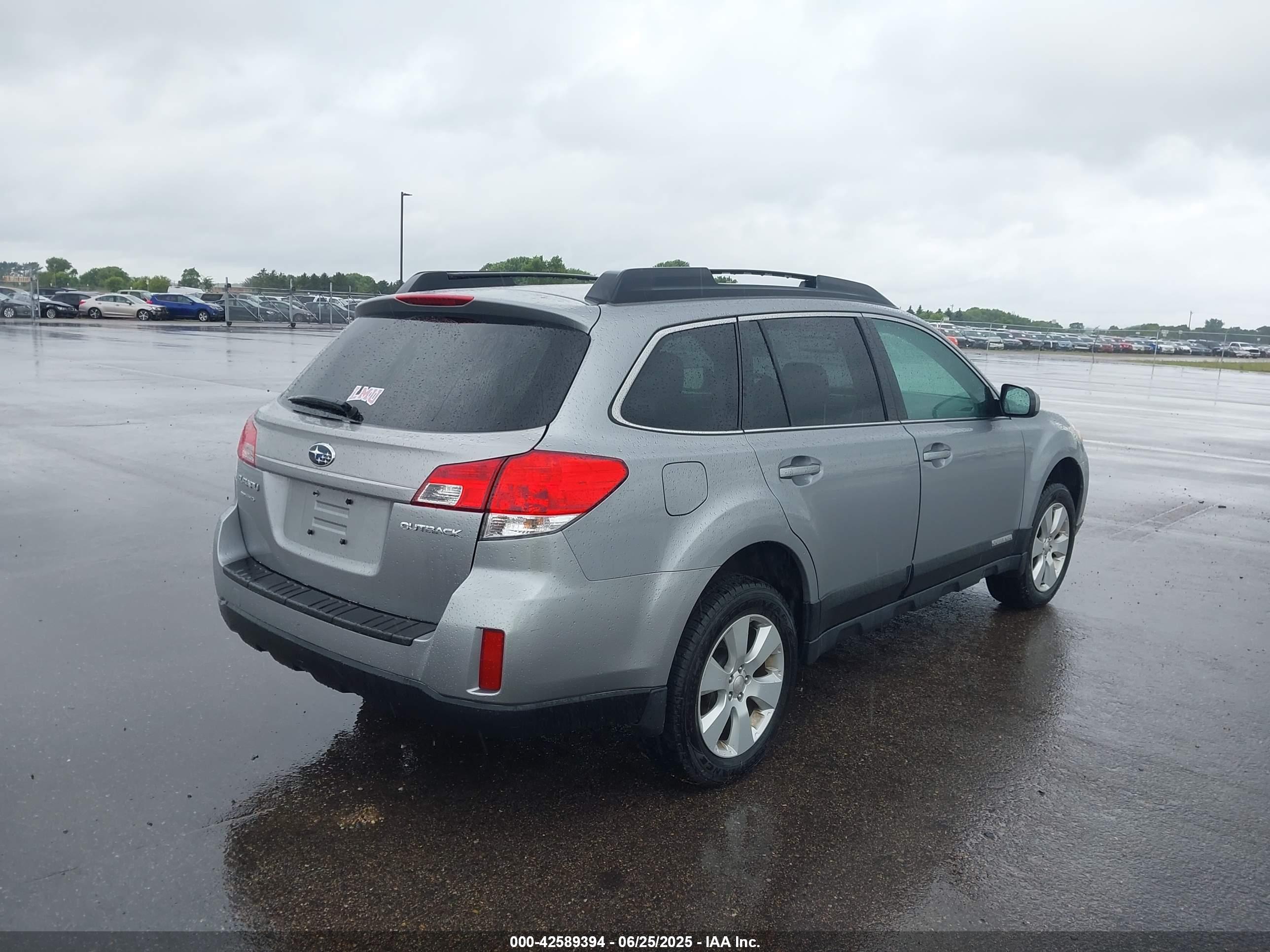 SUBARU OUTBACK image 4