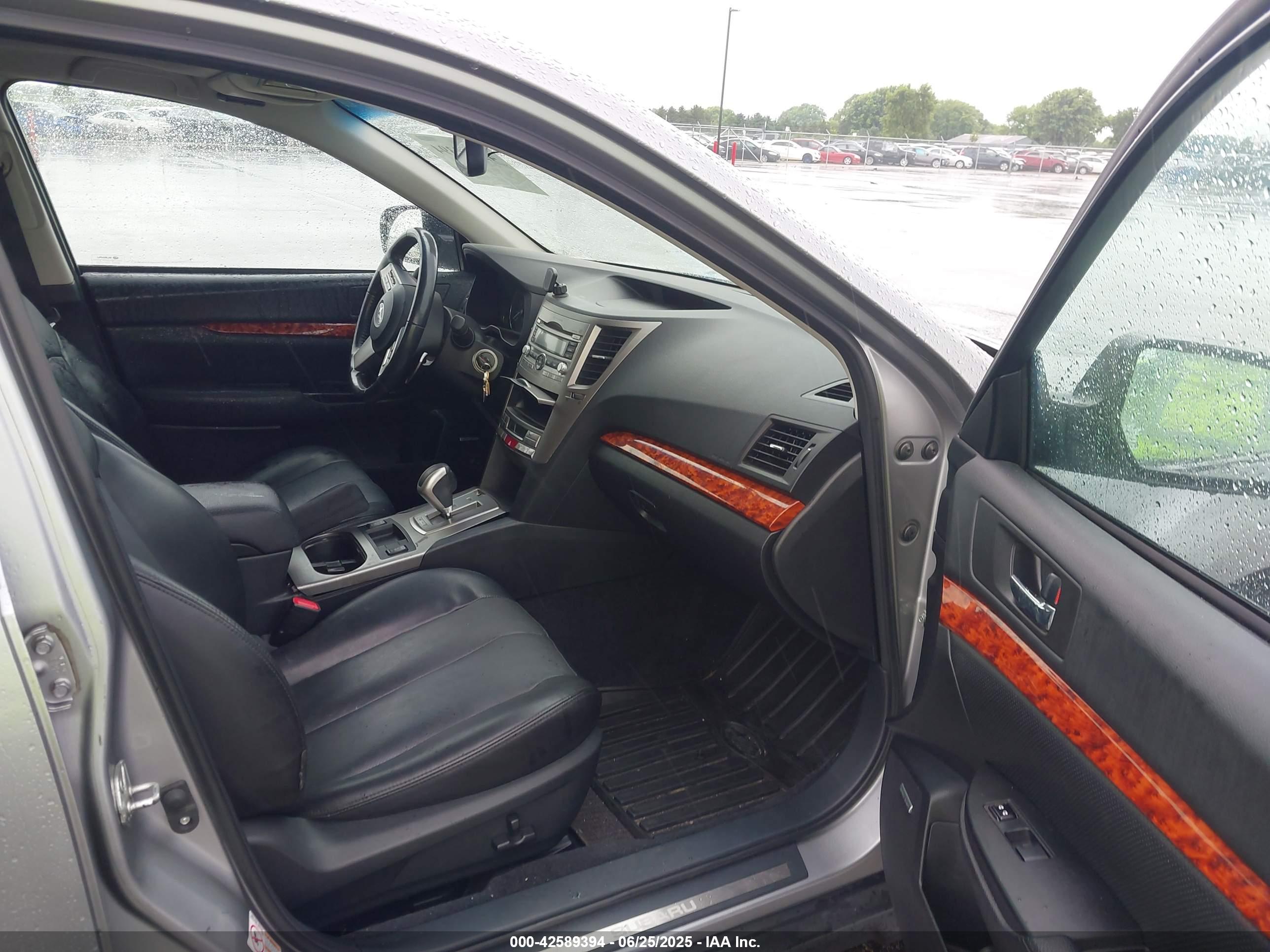 SUBARU OUTBACK image 5