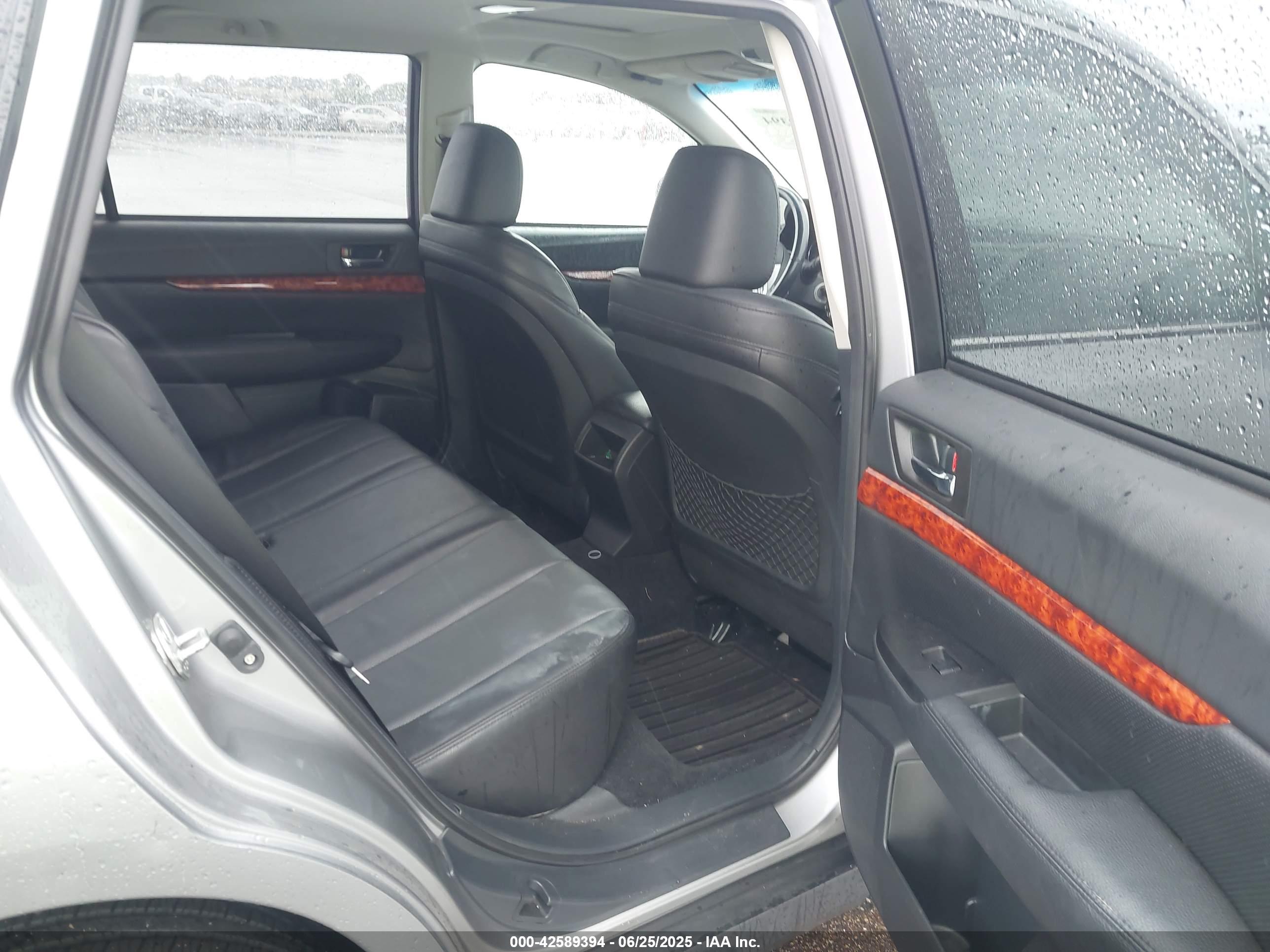 SUBARU OUTBACK image 8