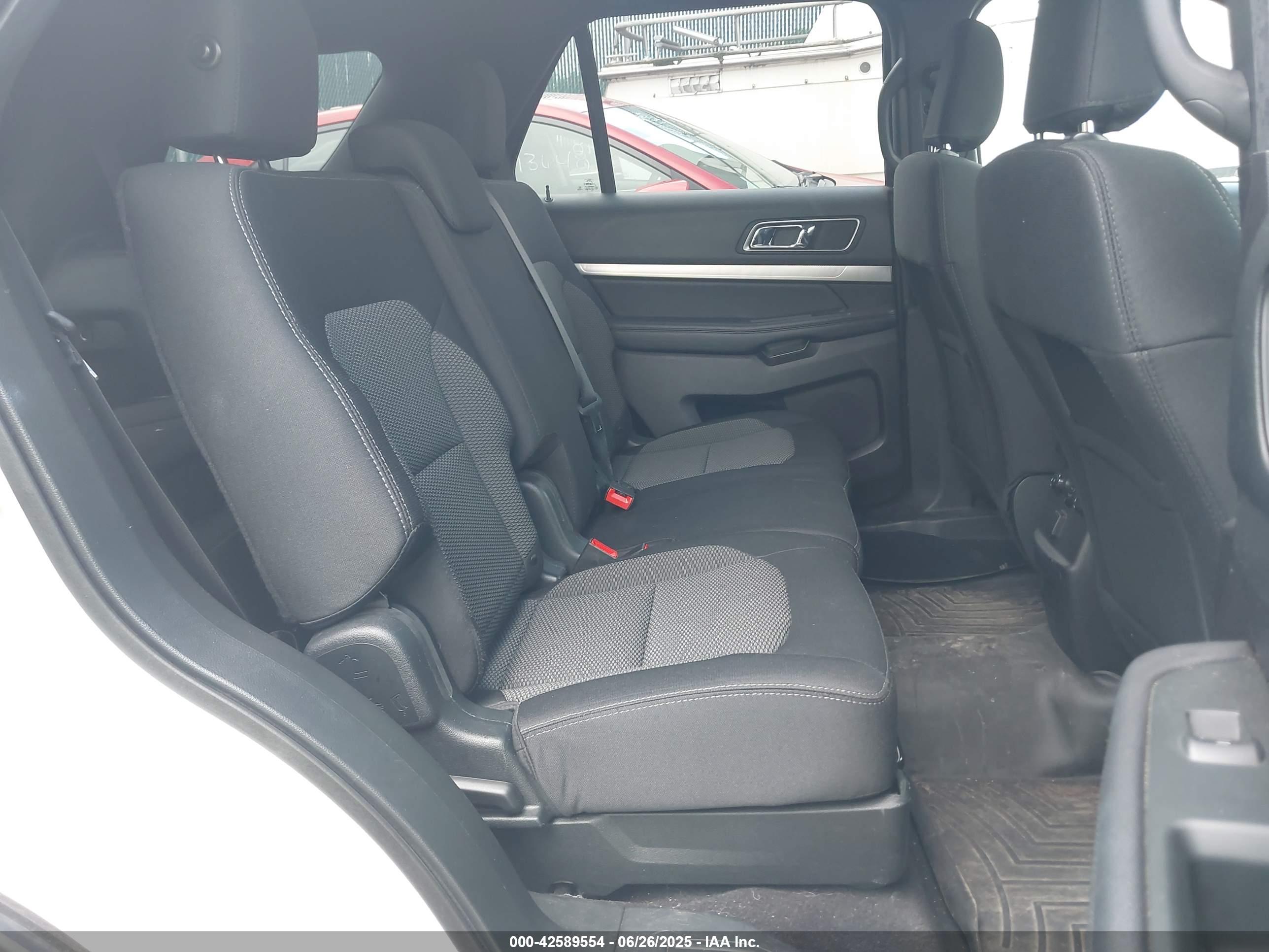 FORD EXPLORER image 8