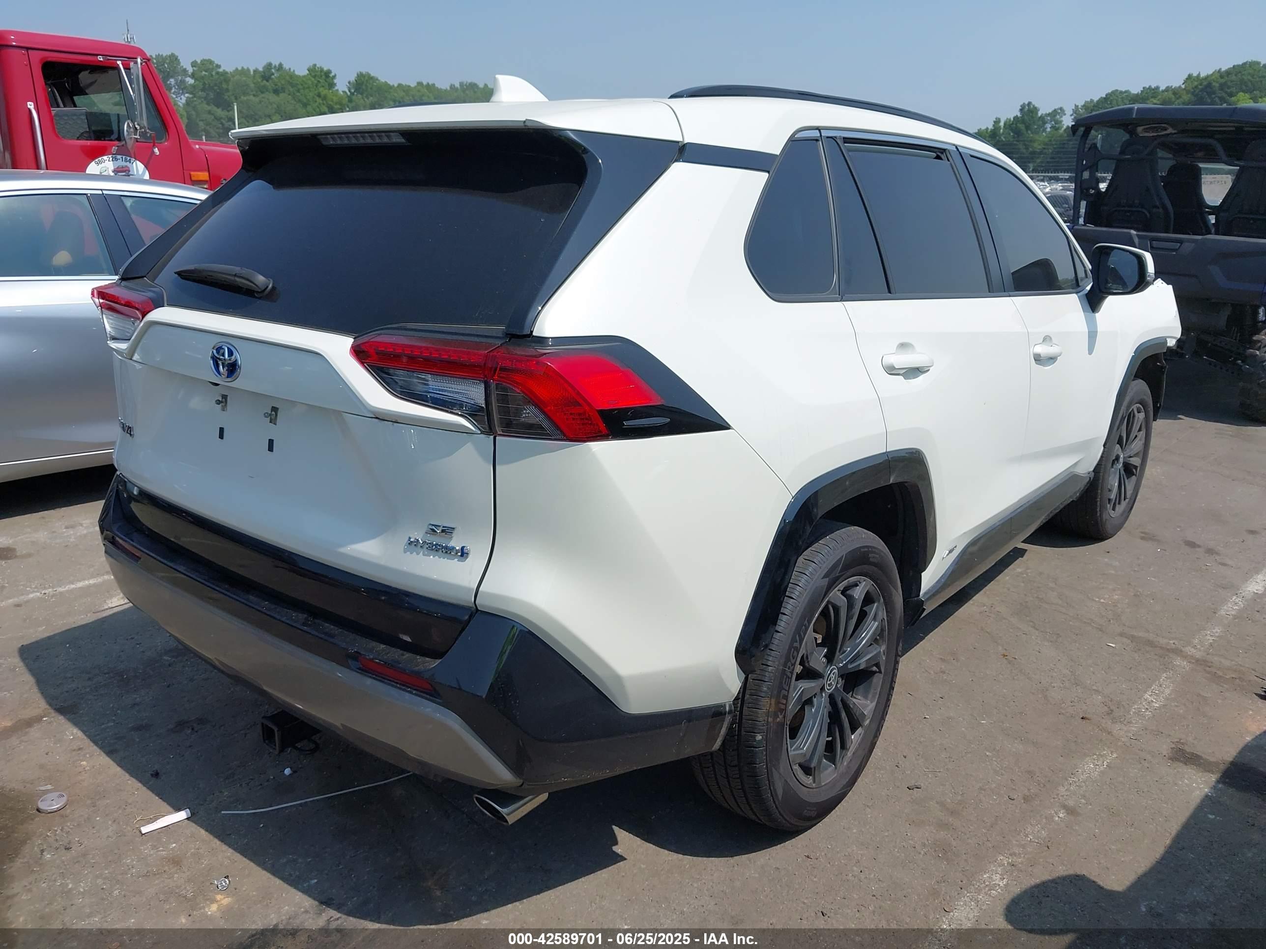 TOYOTA RAV4 image 4