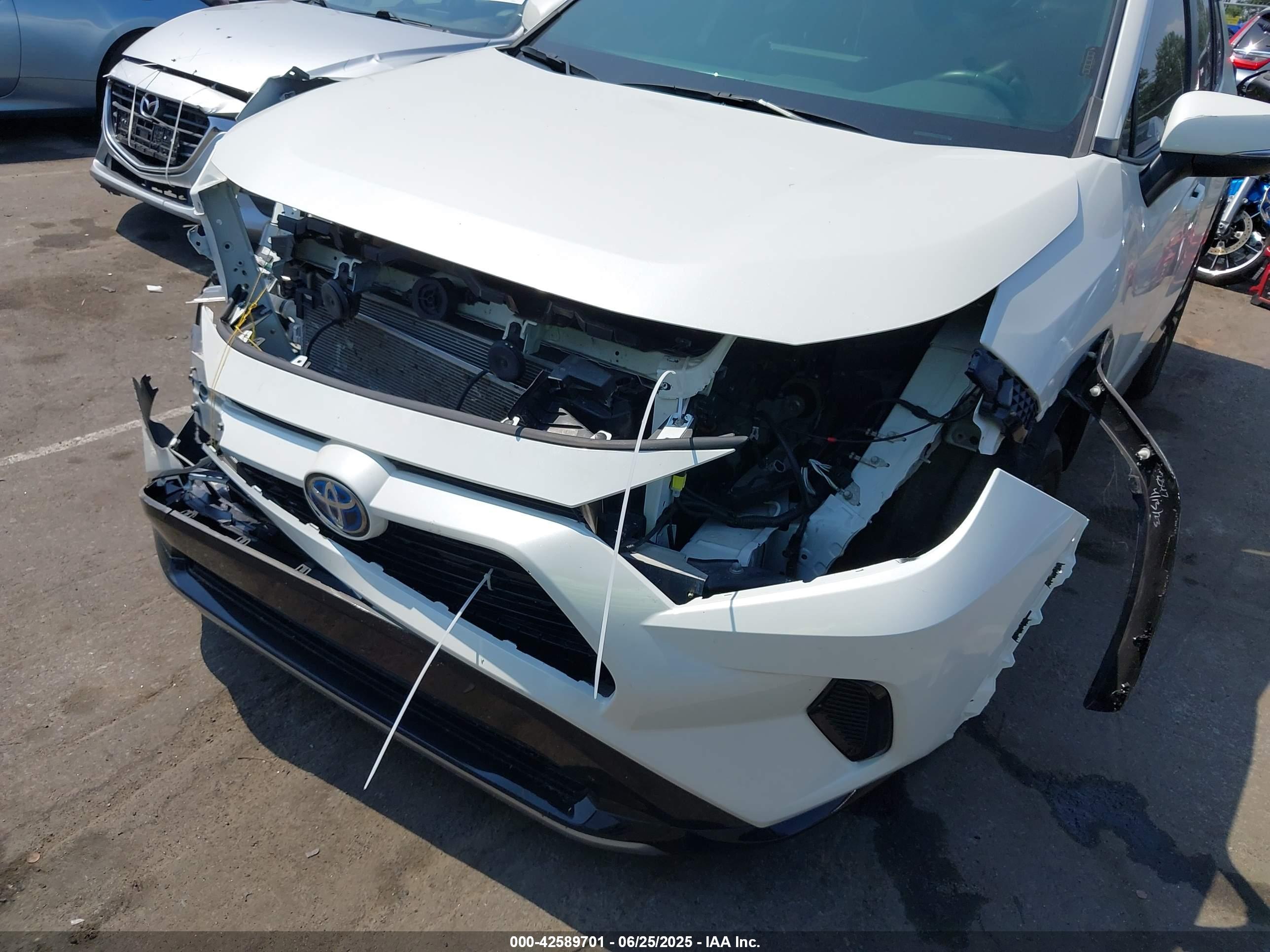 TOYOTA RAV4 image 6