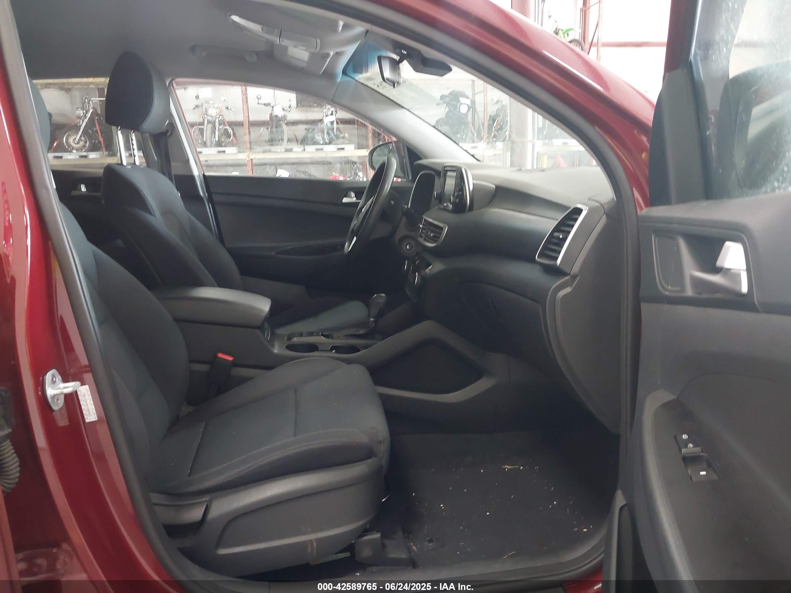 HYUNDAI TUCSON image 5