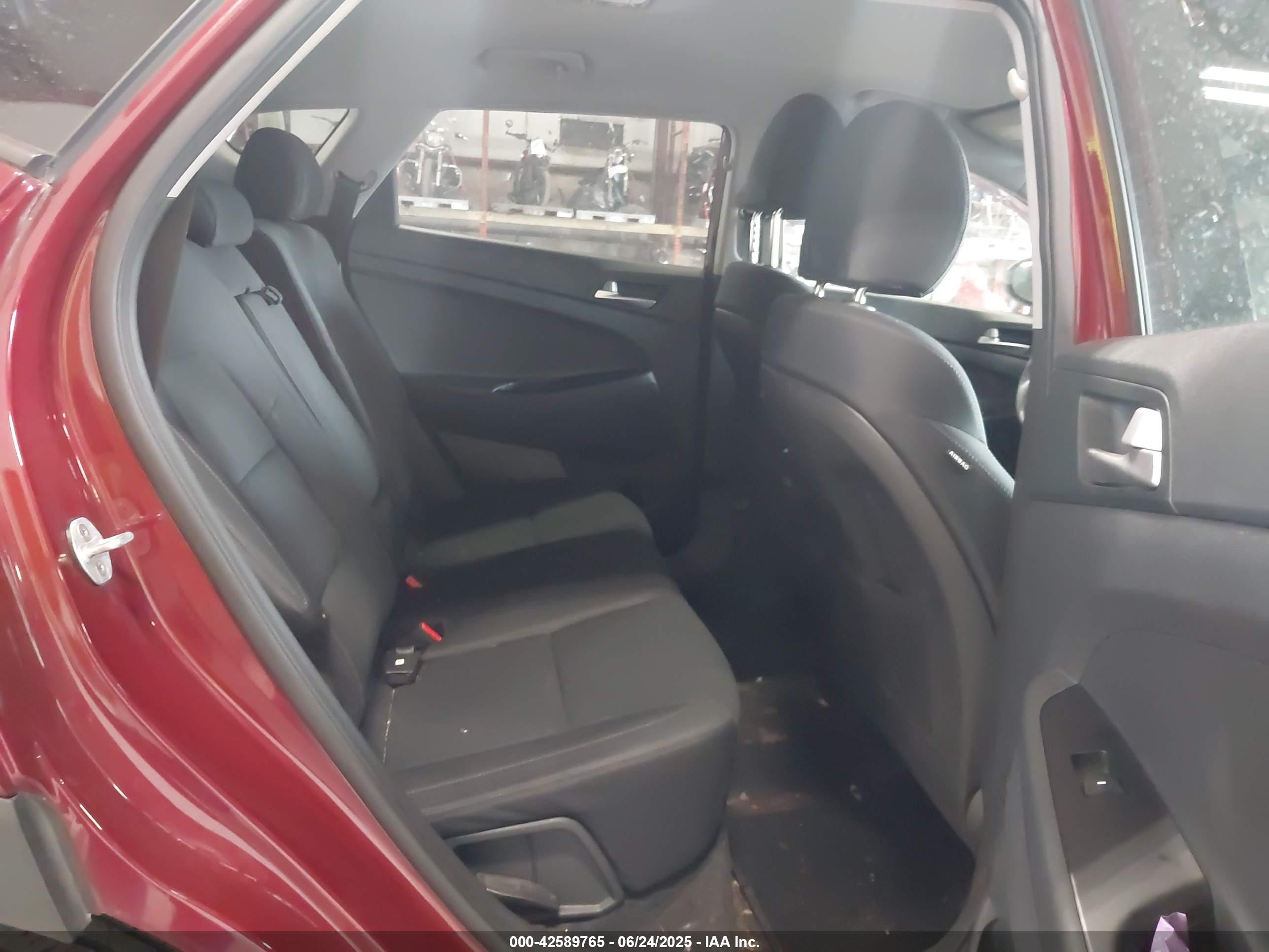HYUNDAI TUCSON image 8