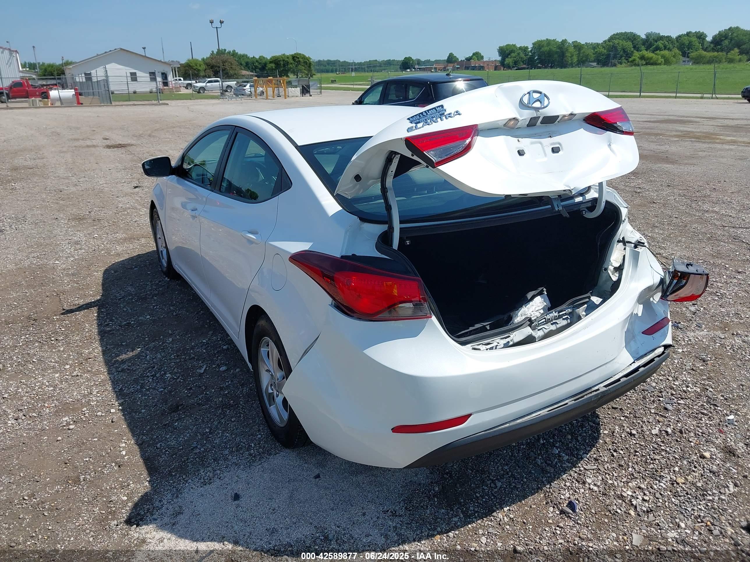 HYUNDAI ELANTRA image 3