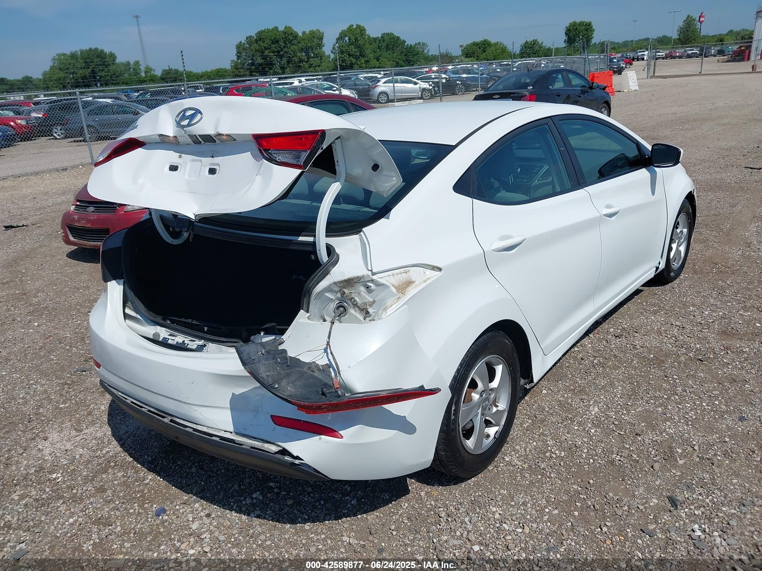 HYUNDAI ELANTRA image 4