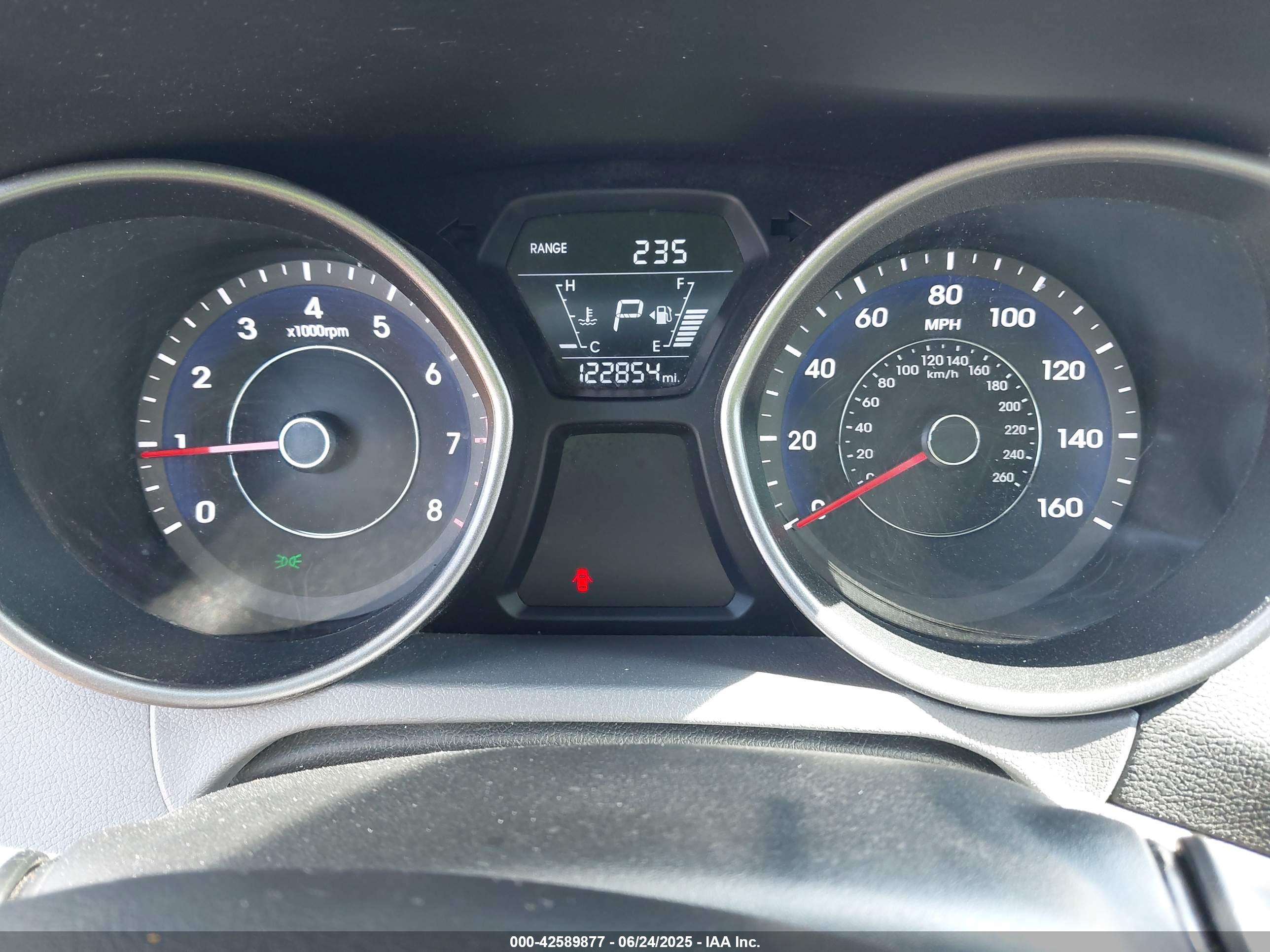 HYUNDAI ELANTRA image 7