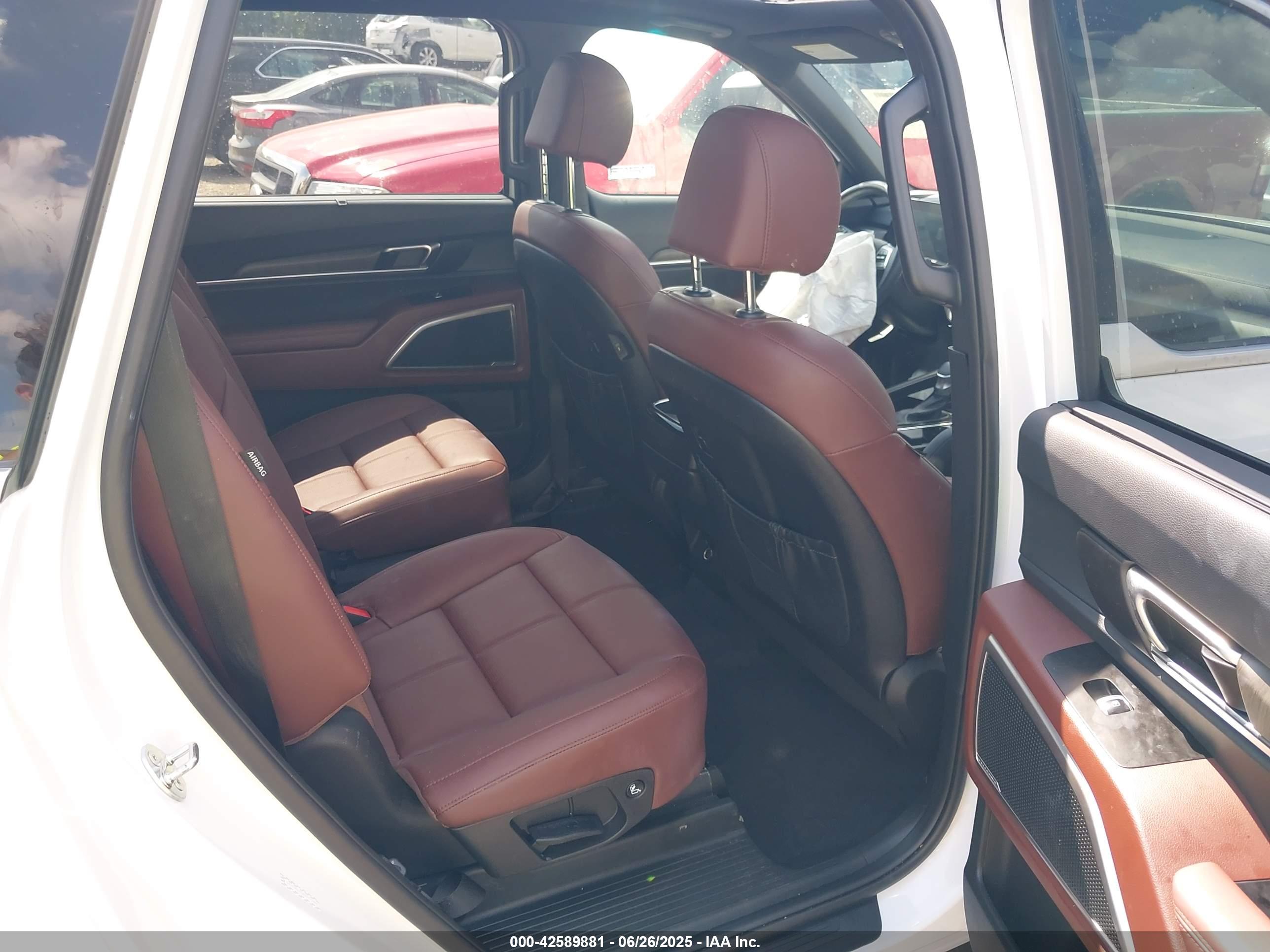 KIA TELLURIDE image 8