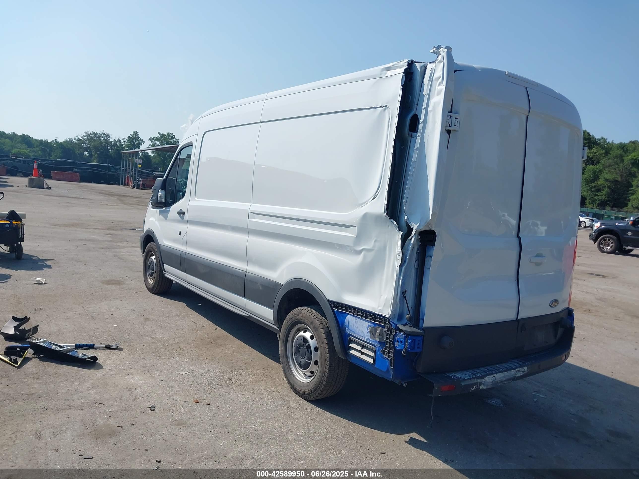 FORD TRANSIT-250 image 3