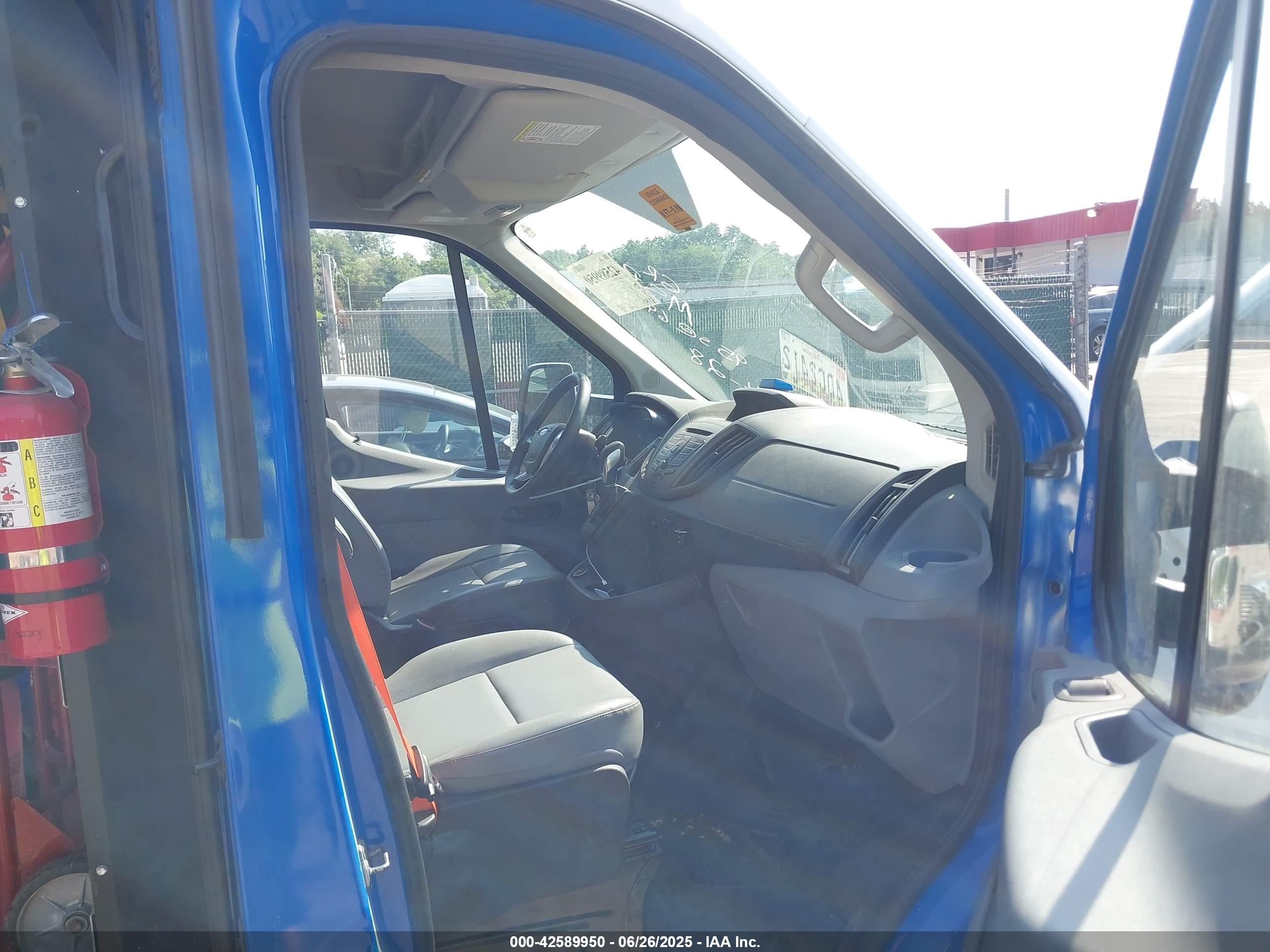FORD TRANSIT-250 image 5