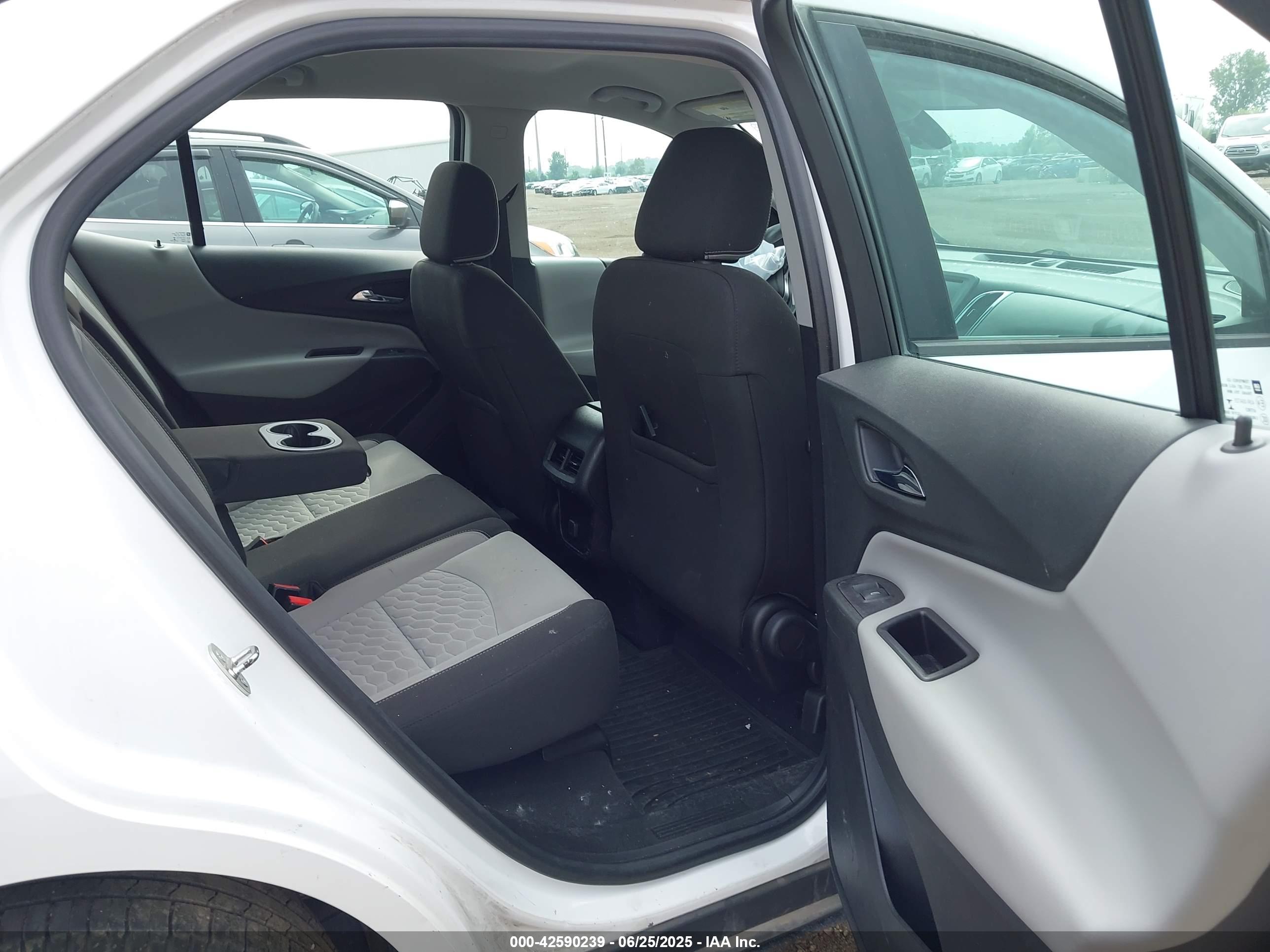 CHEVROLET EQUINOX image 8