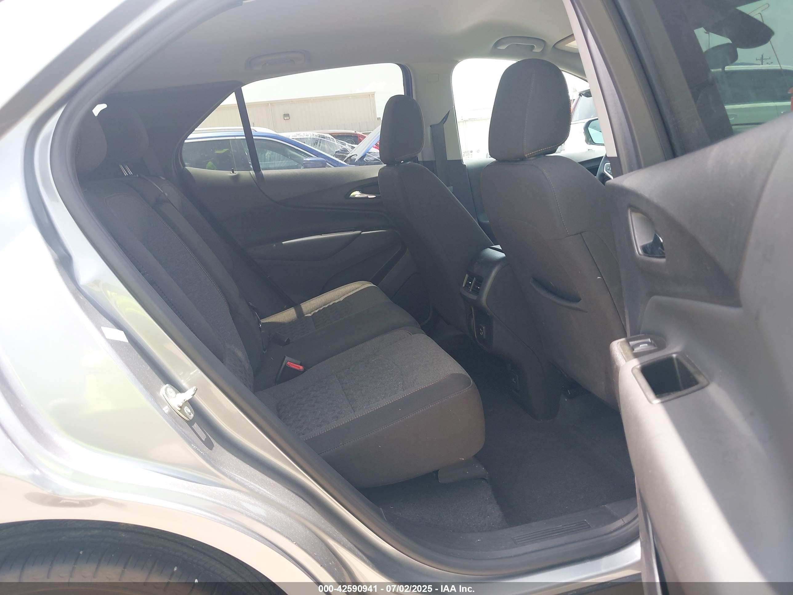 CHEVROLET EQUINOX image 8