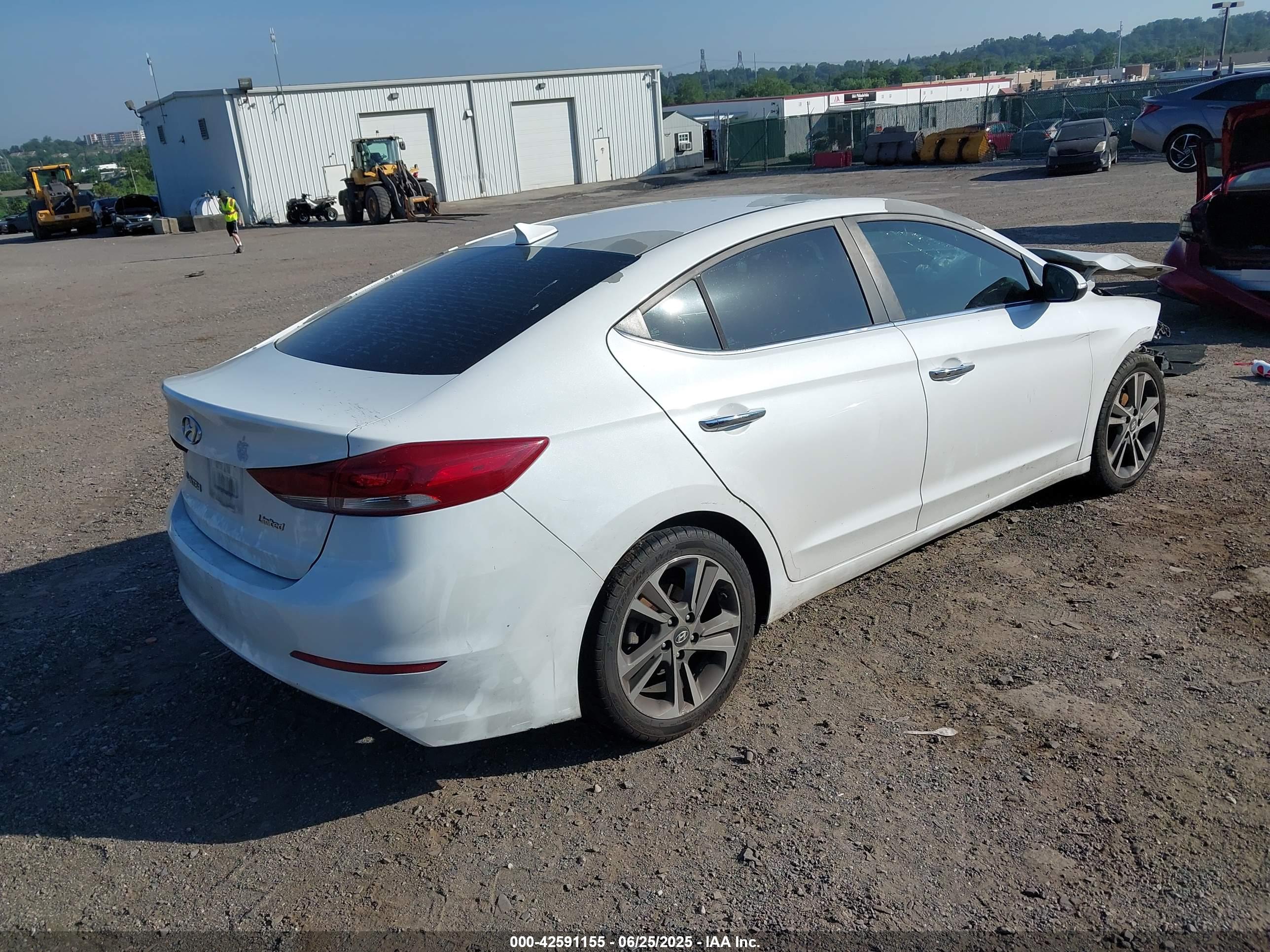 HYUNDAI ELANTRA image 4