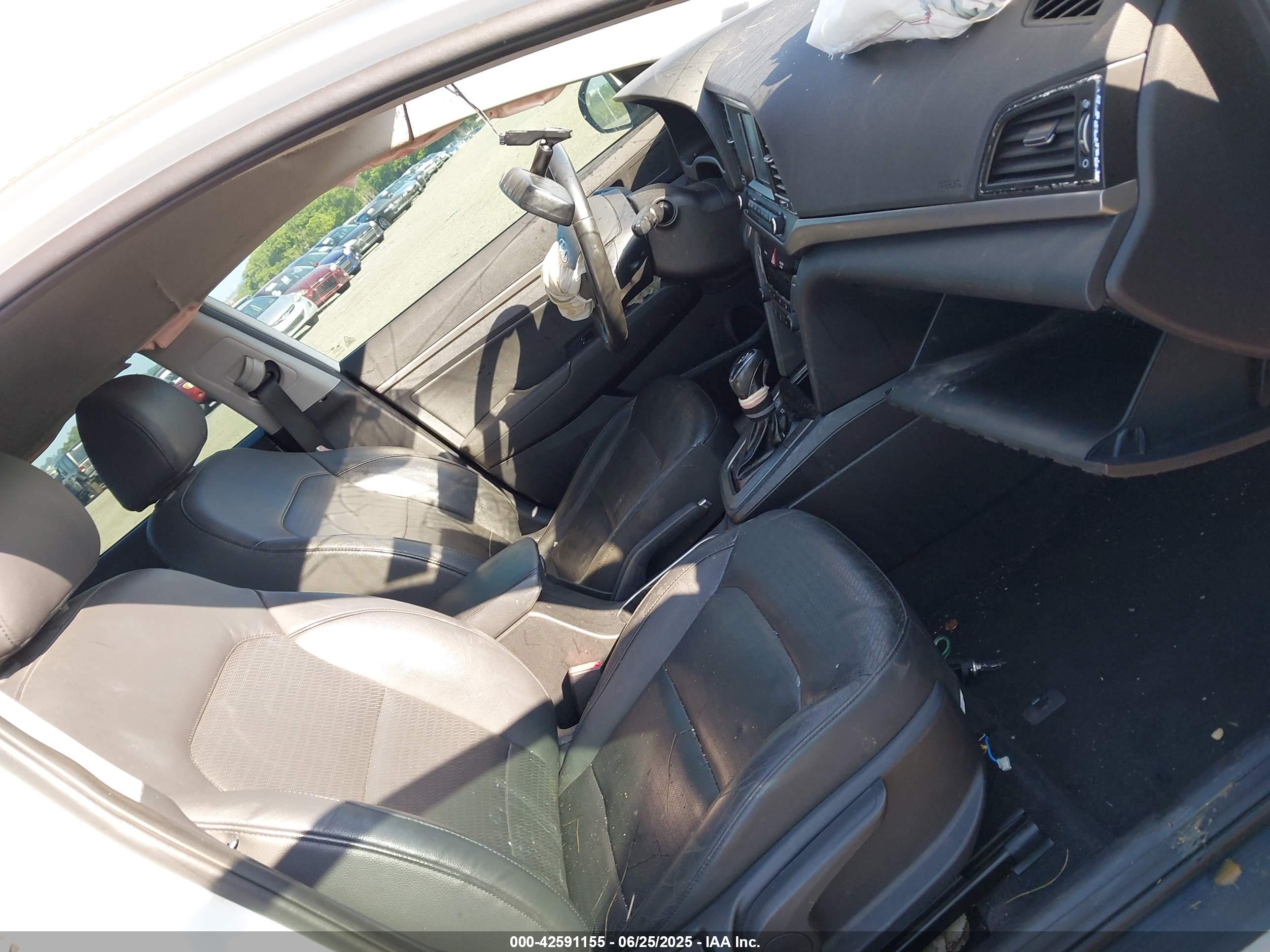 HYUNDAI ELANTRA image 5