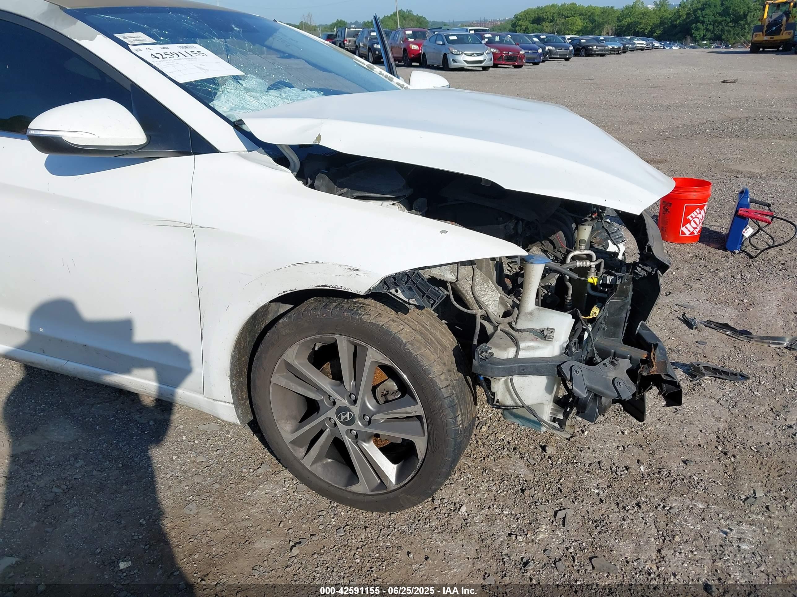 HYUNDAI ELANTRA image 6