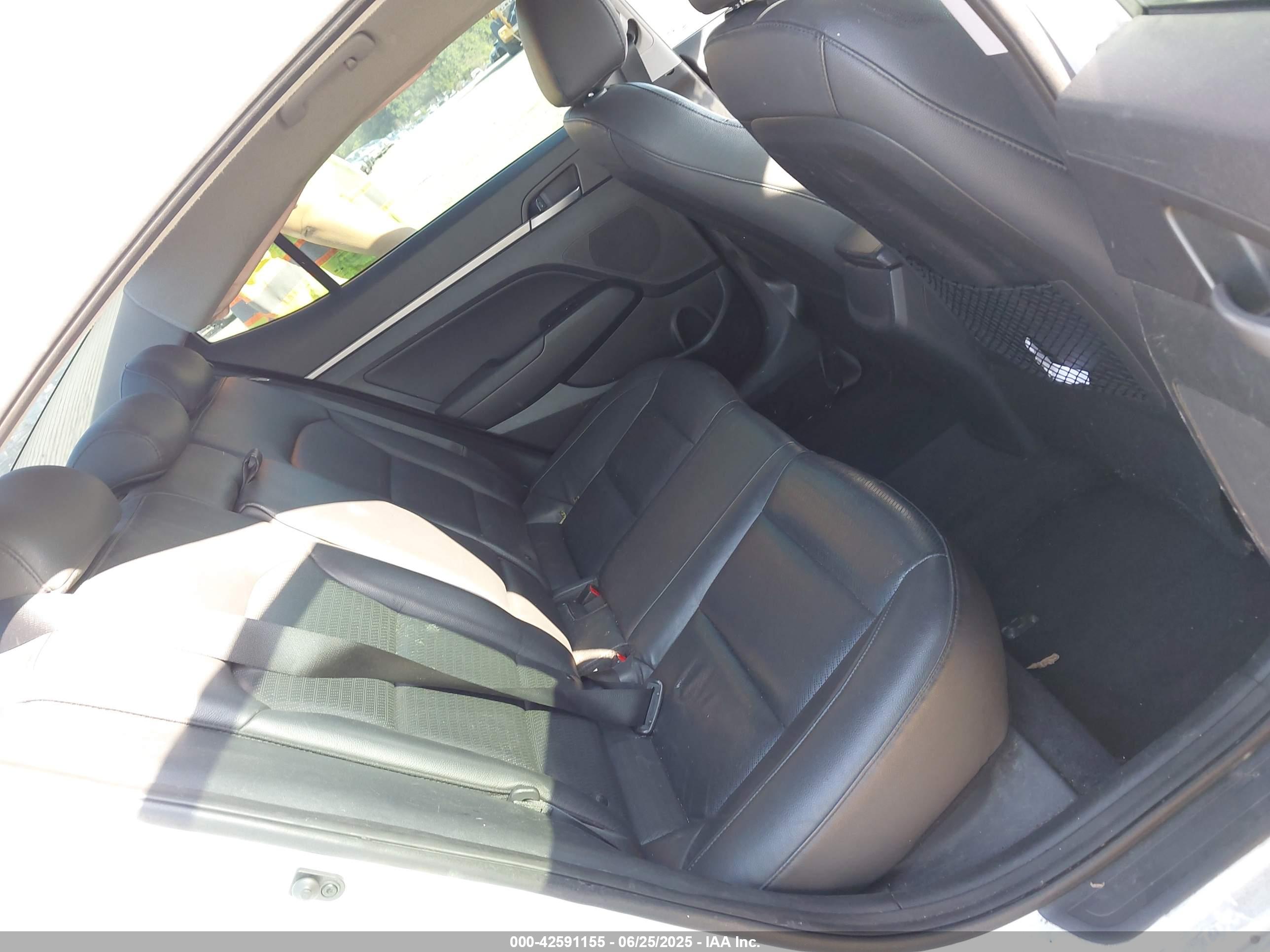 HYUNDAI ELANTRA image 8