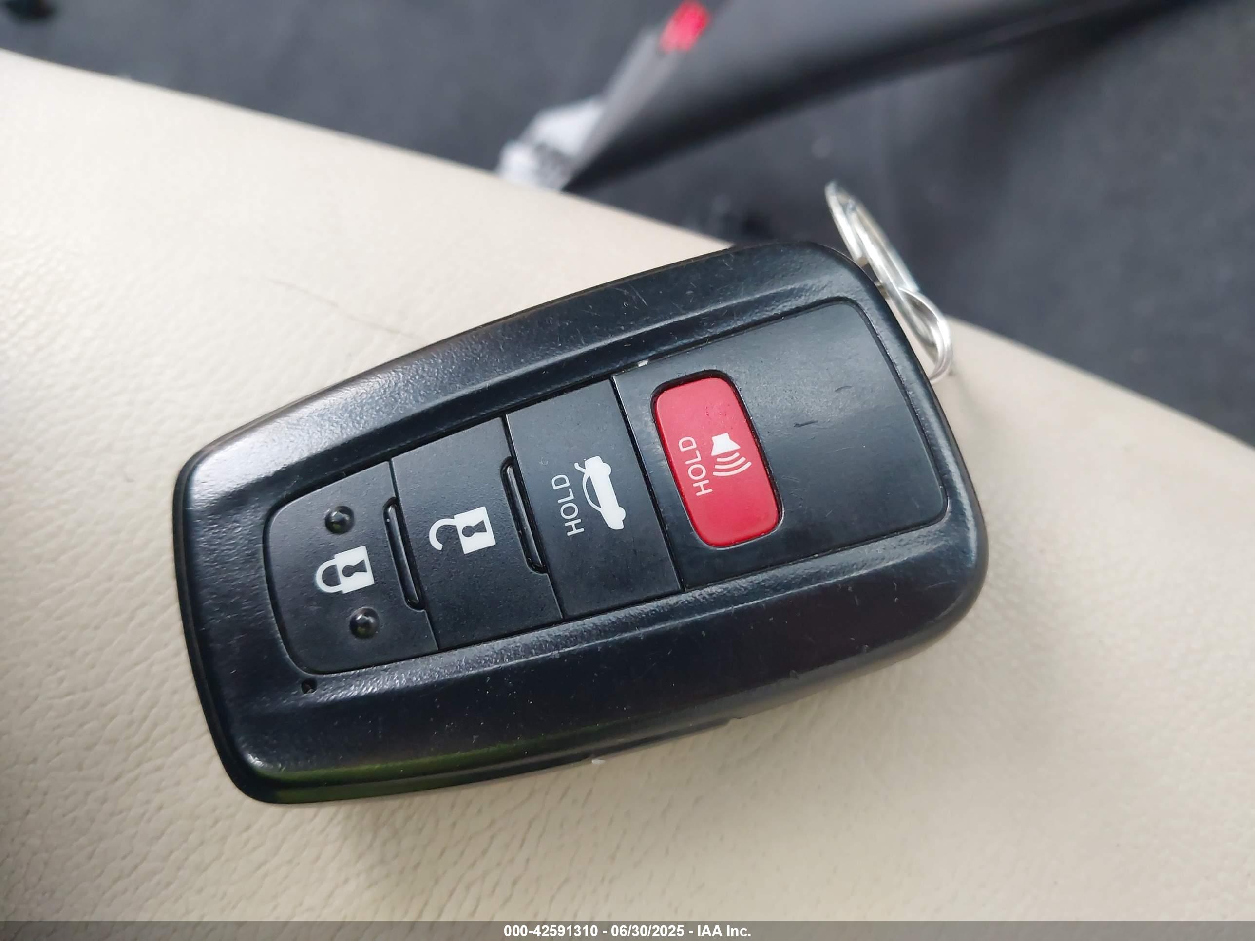 TOYOTA CAMRY image 11