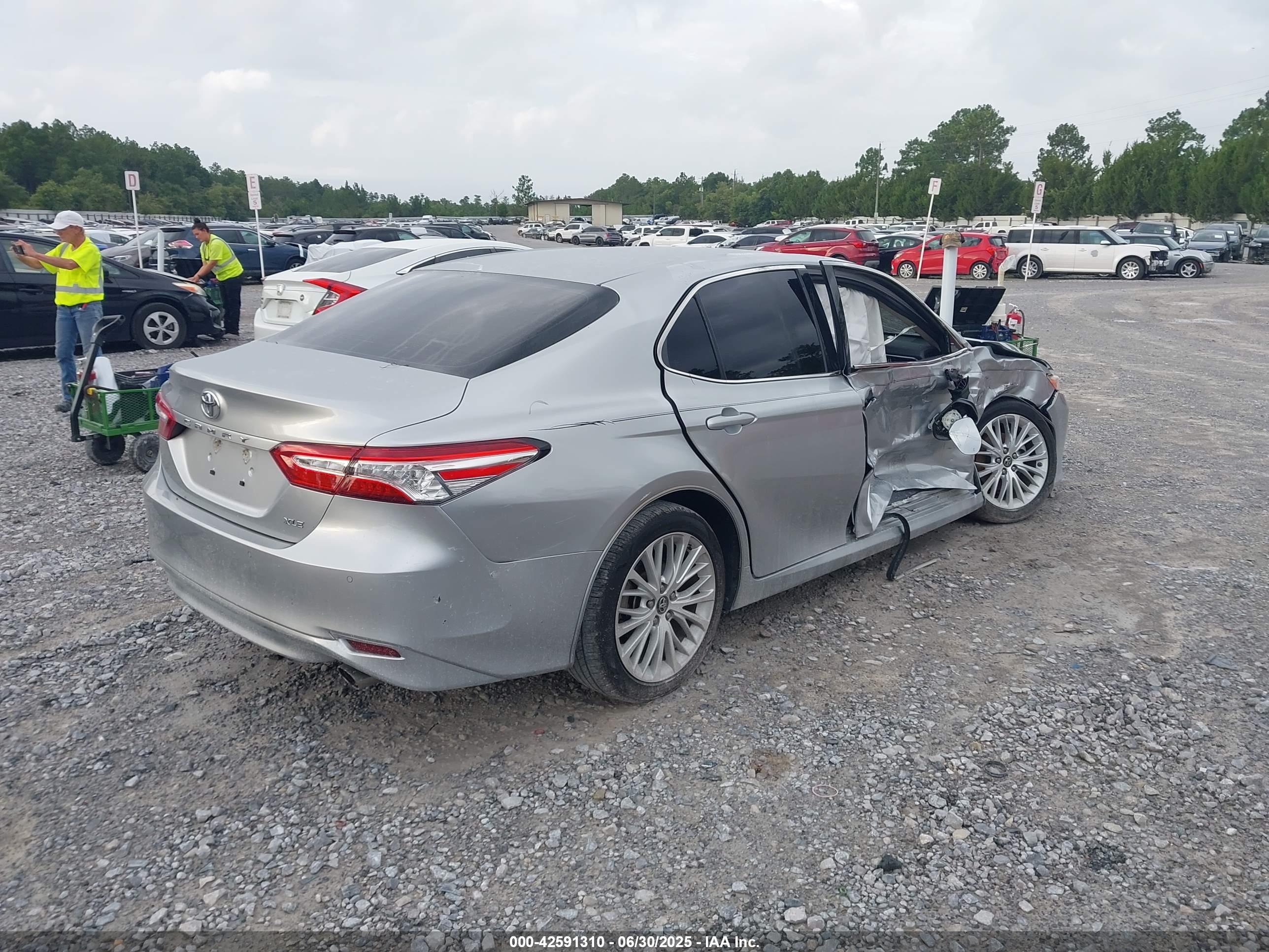 TOYOTA CAMRY image 4
